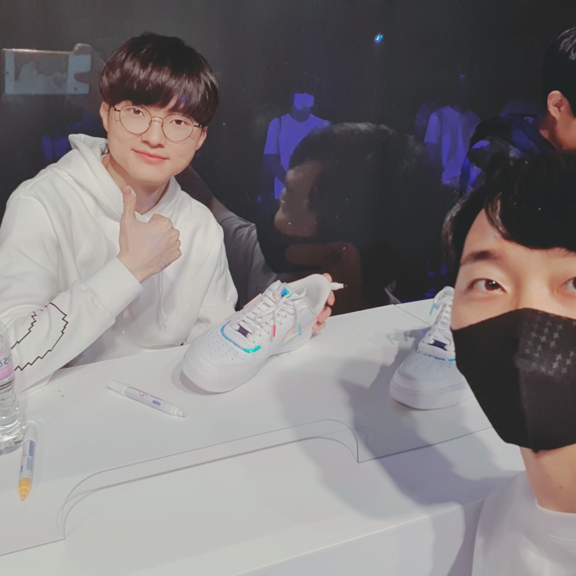 Nike Air Force 1 '07 LV8 Have a Good Game 착용 스타일 - 1