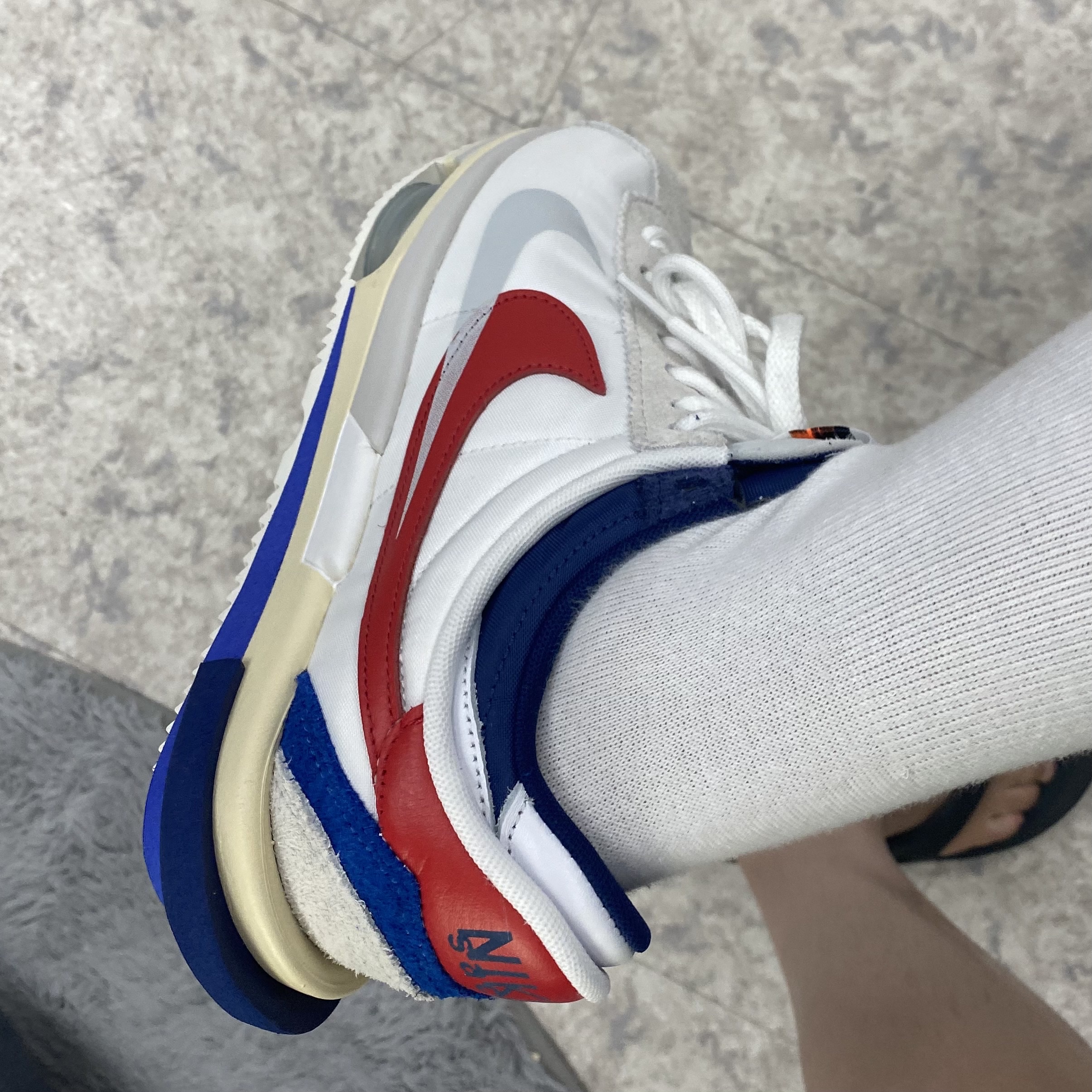 Nike x Sacai Zoom Cortez SP White and University Red 착용 스타일