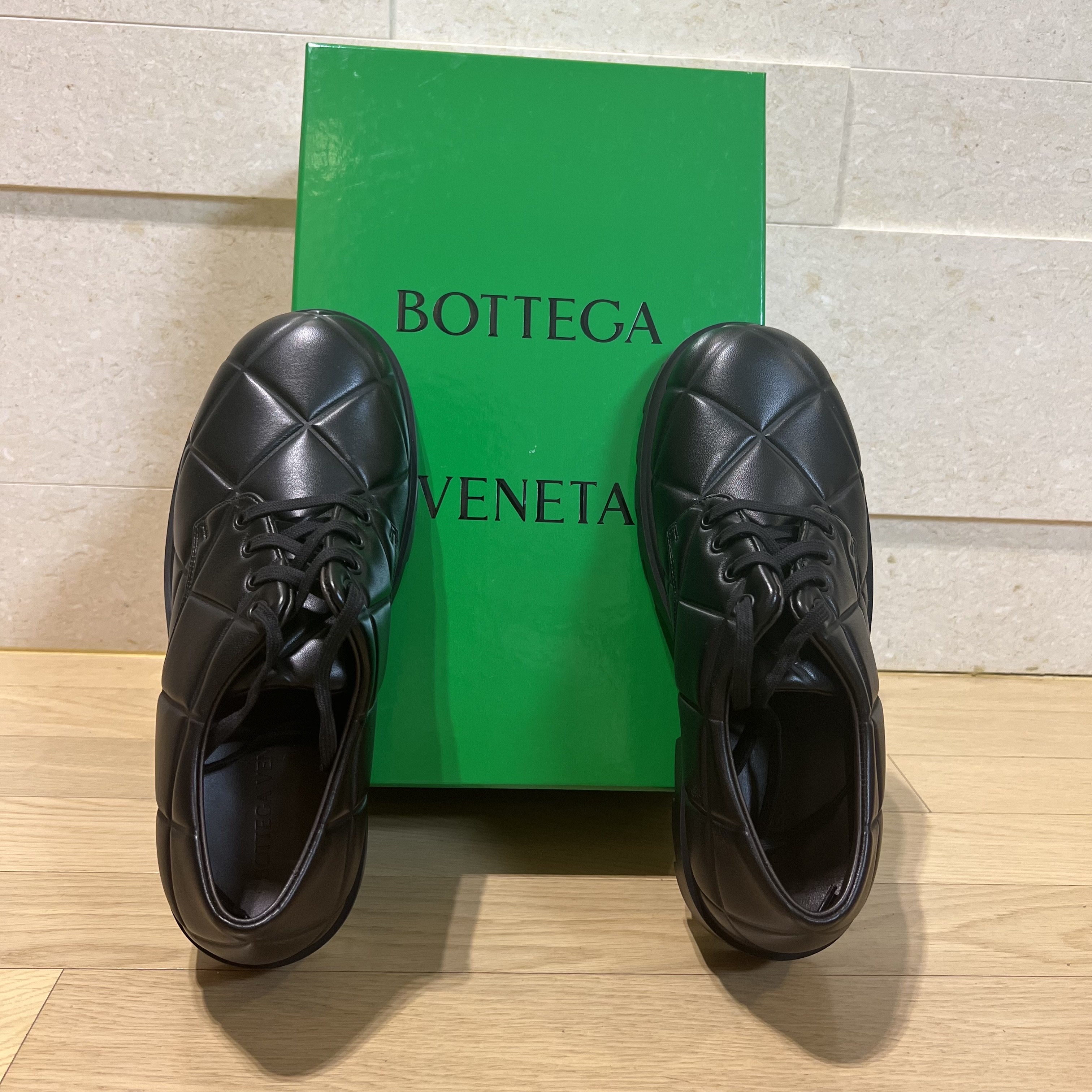 Bottega Veneta Padded Leather Strut Grid Lace-Up Shoes Black 착용 스타일 - 2