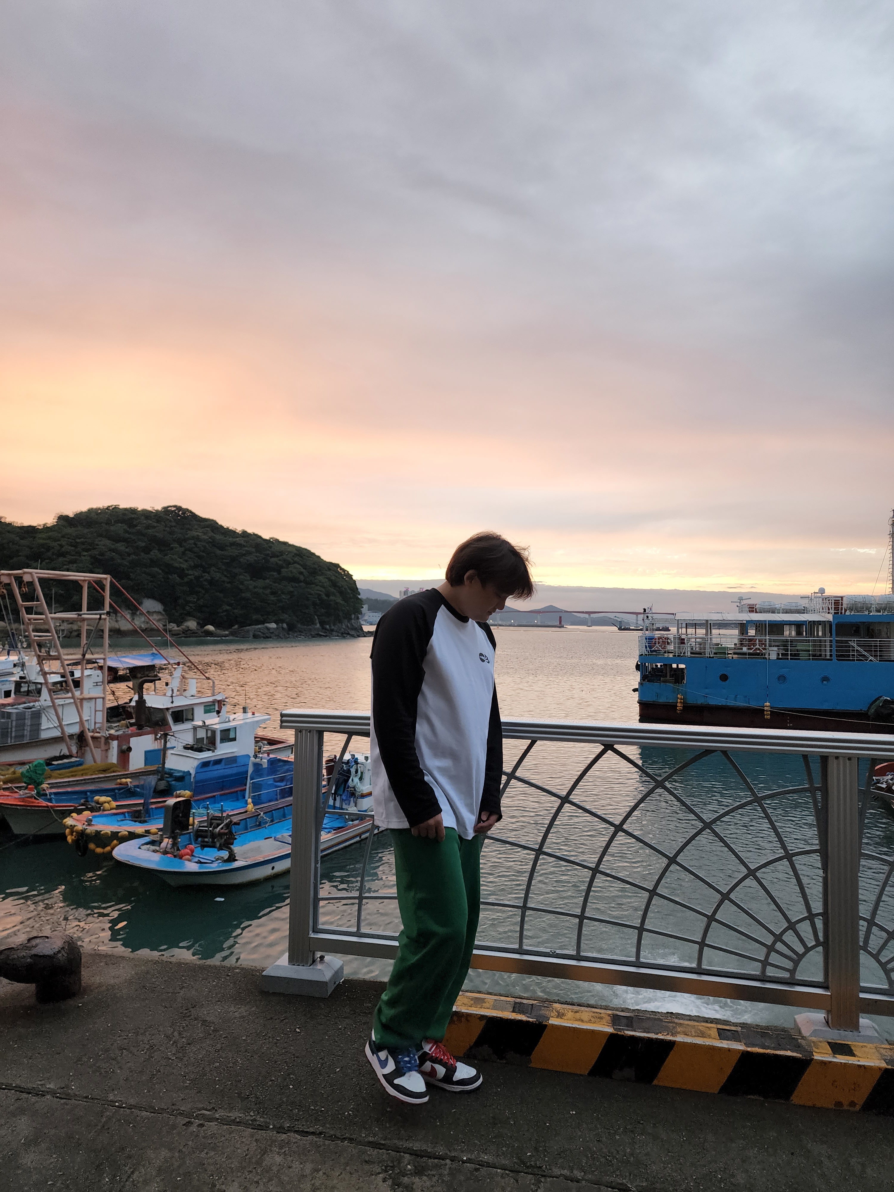 Nike Dunk Low SE Seoul, Malbon Golf x Wind and Sea Sweatpants Black 착용 스타일