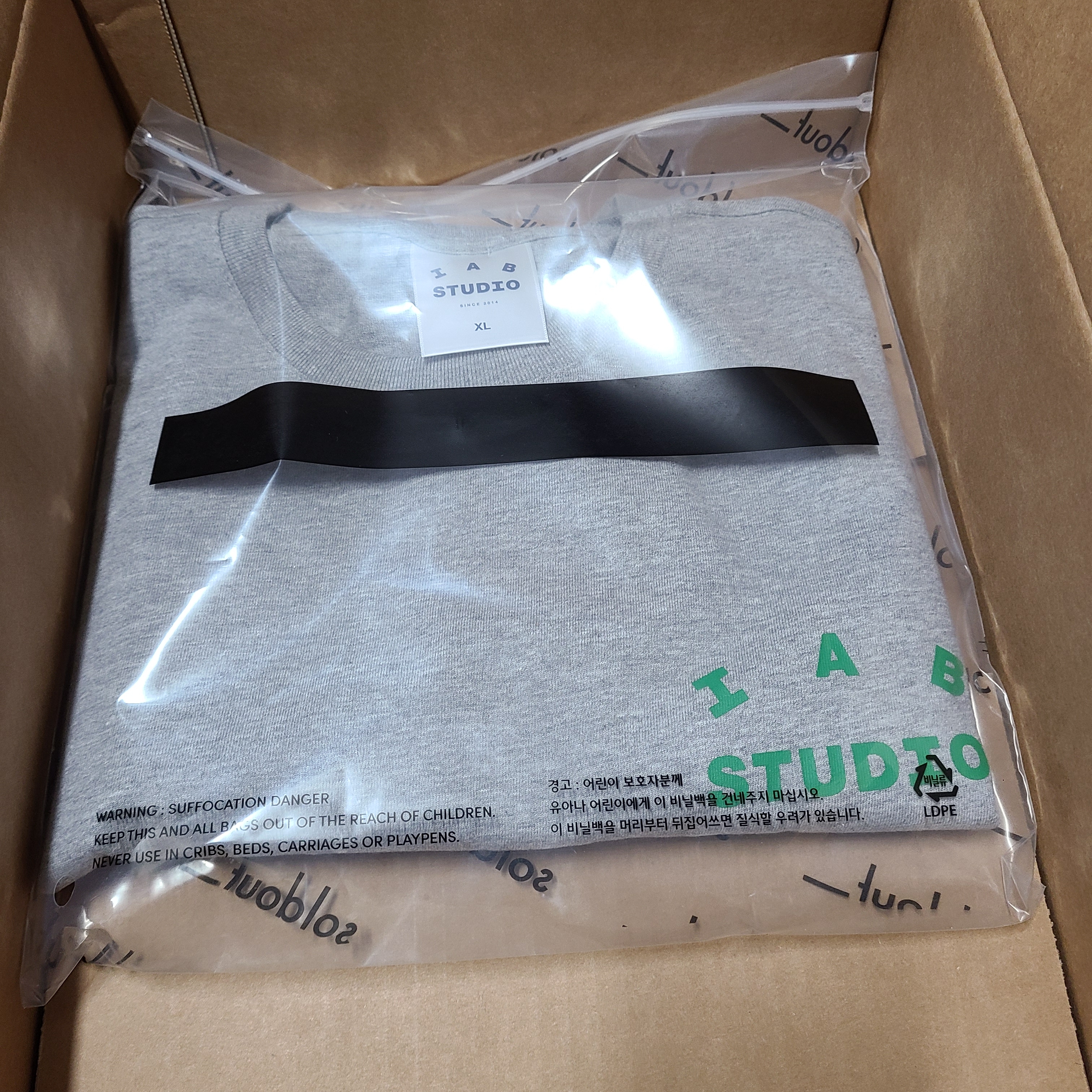 IAB Studio T-Shirt Gray Green - 22FW 착용 스타일