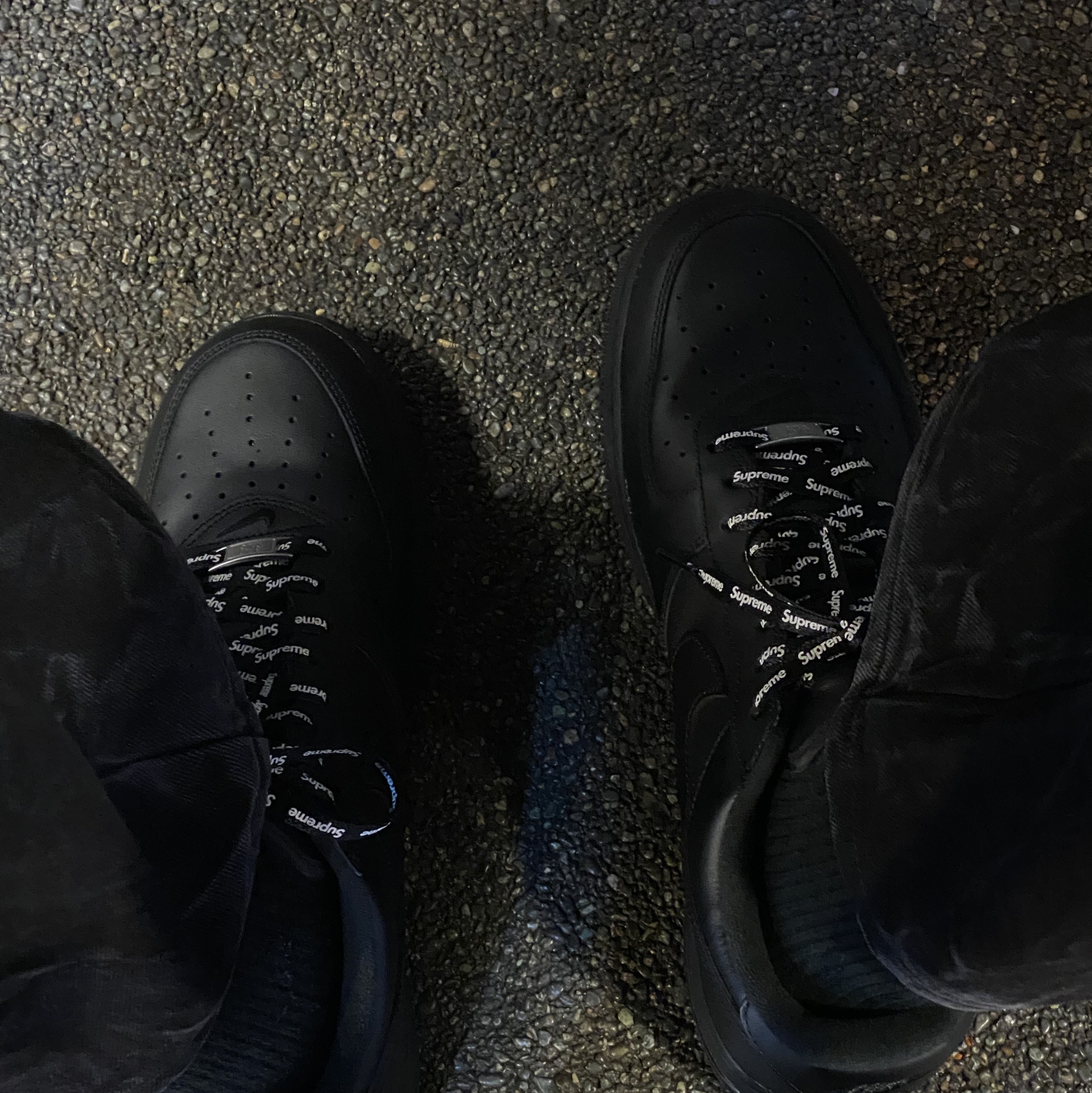 Nike x Supreme Air Force 1 Low Black 착용 스타일