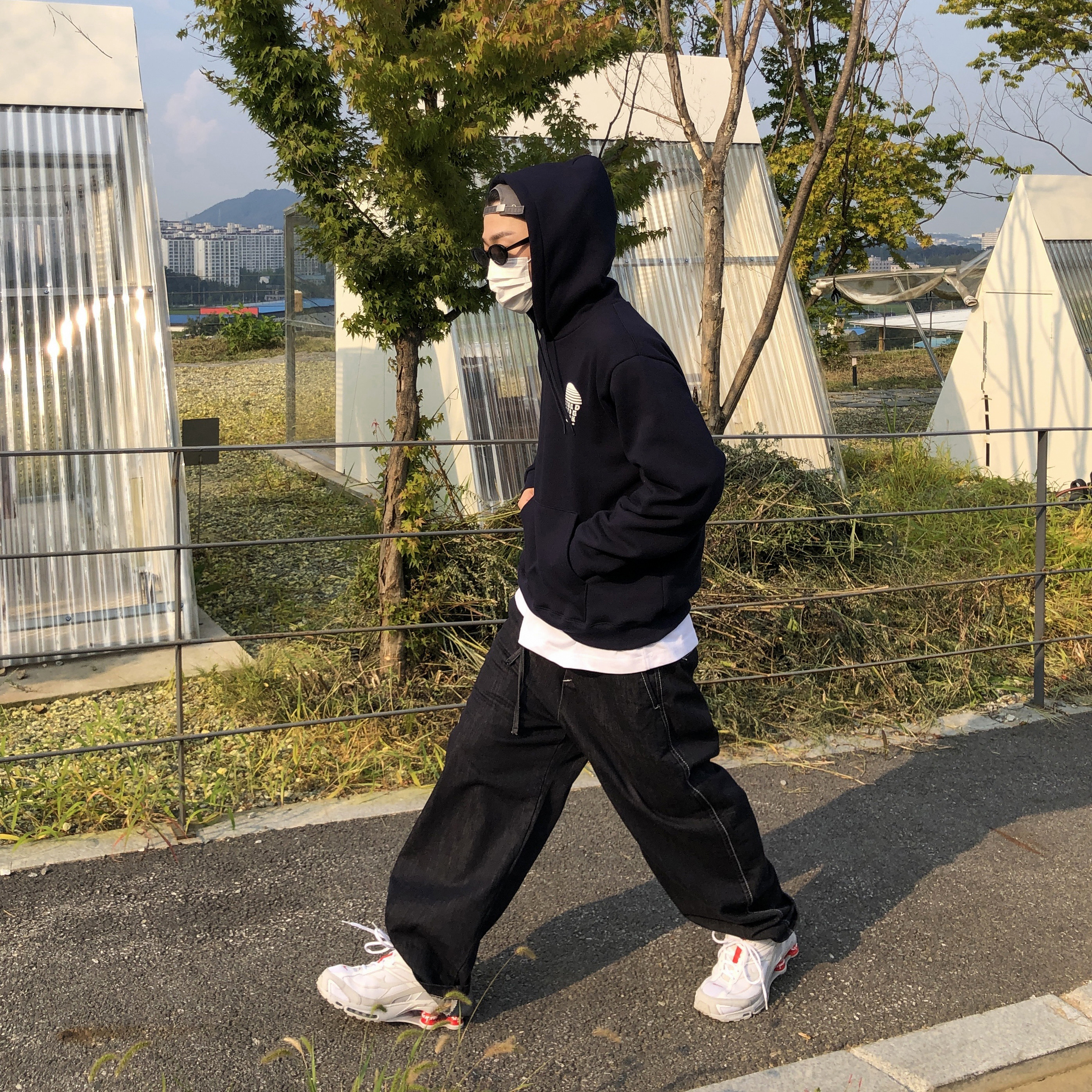 Nike x Supreme Shox Ride 2 SP White 착용 스타일 - 1