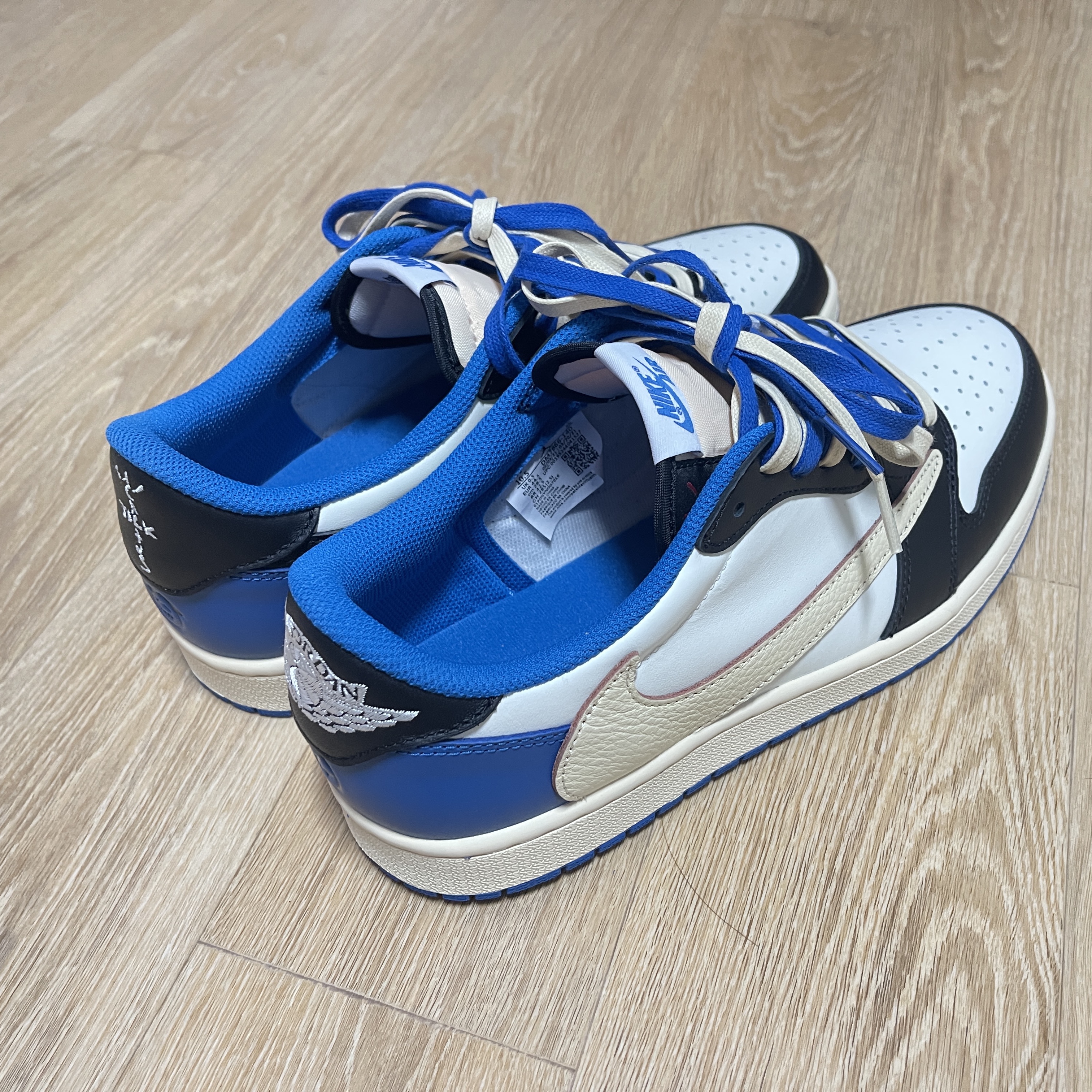 Jordan 1 x Travis Scott x Fragment Retro Low OG SP Military Blue, Jordan 1 x Travis Scott Retro Low OG SP Sail and Ridgerock 착용 스타일 - 2