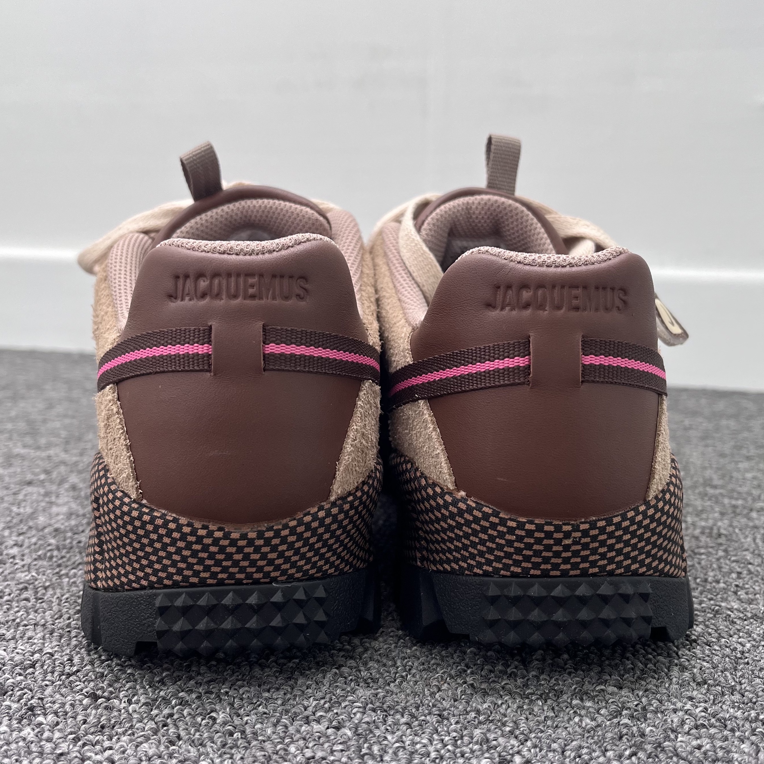 Nike x Jacquemus Air Humara LX Ale Brown and Gold 착용 스타일 - 4