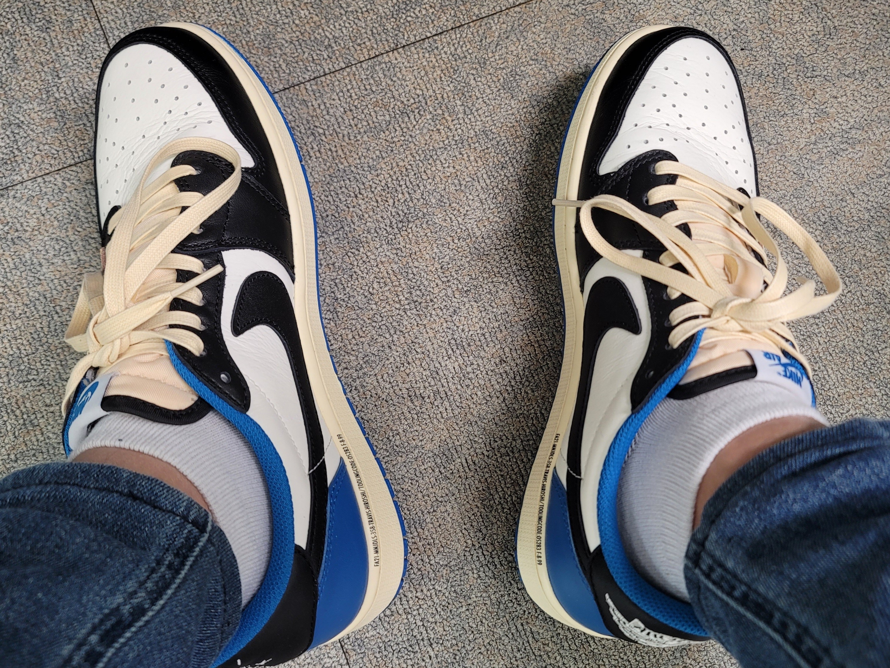 Jordan 1 x Travis Scott x Fragment Retro Low OG SP Military Blue 착용 스타일 - 1