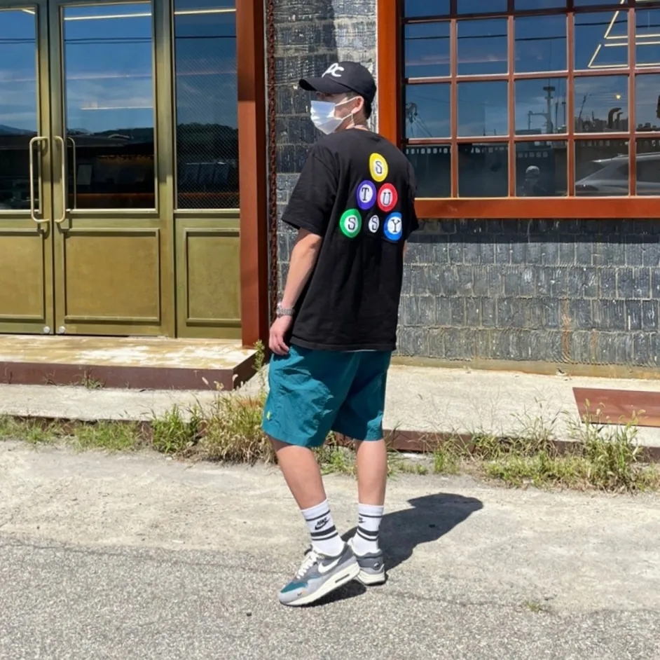 Stussy Billiards T-Shirt Black, Nike x Kasina Air Max 1 SP Won-Ang Particle Grey 착용 스타일 - 2