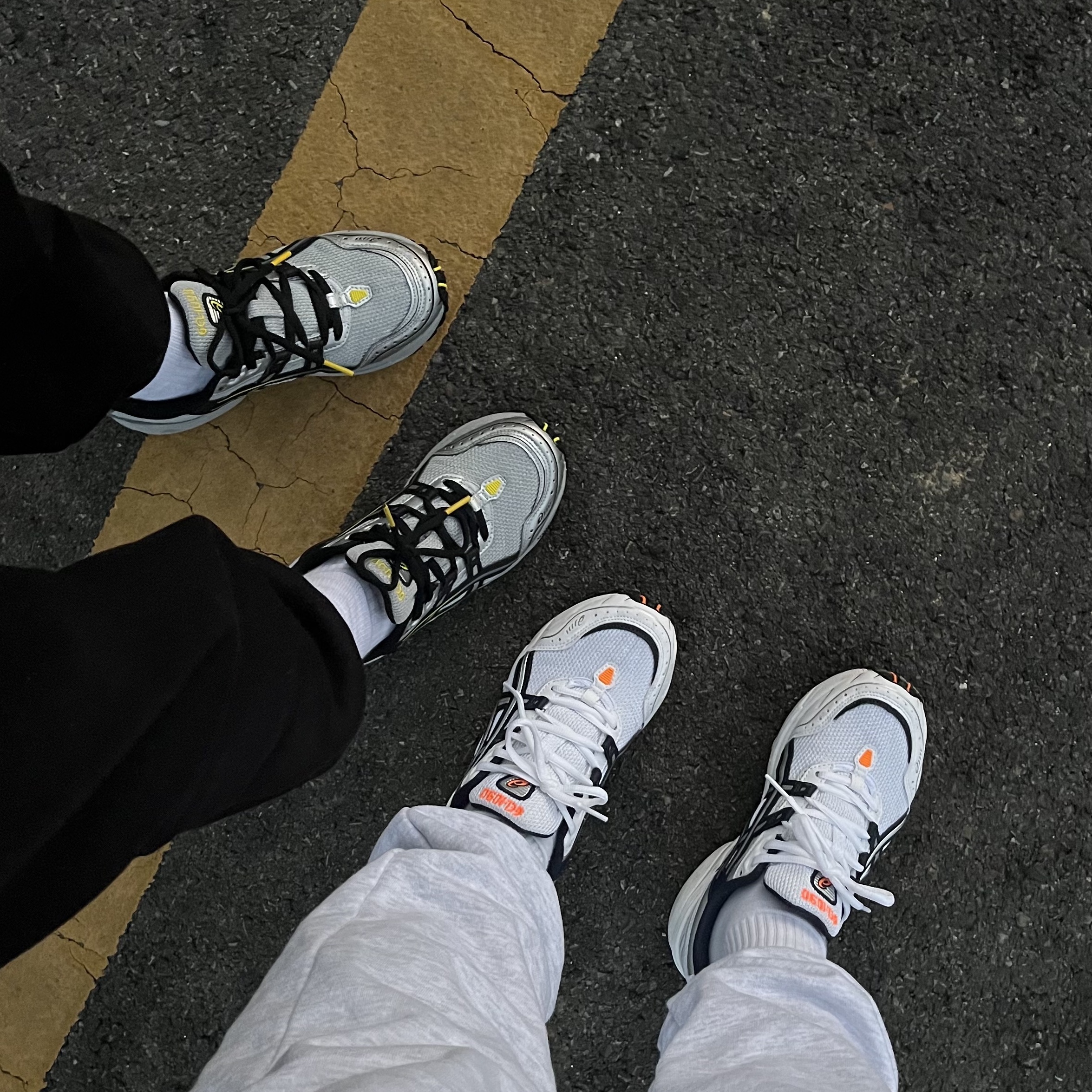 Asics Gel-1090 White Midnight, Asics Gel-1090 Mid Grey Black 착용 스타일