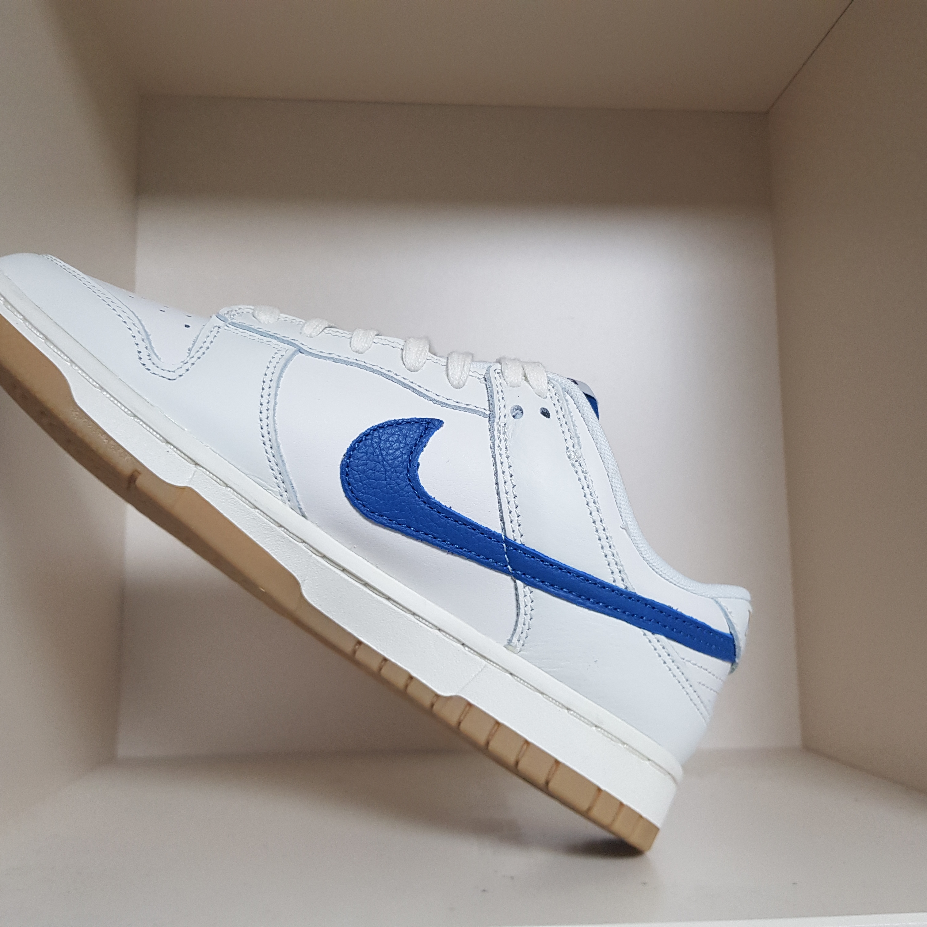 Nike Dunk Low SE Sail Dark Marina Blue, Nike Air Force 1 Low Retro Color of the Month Varsity Royal 착용 스타일 - 5