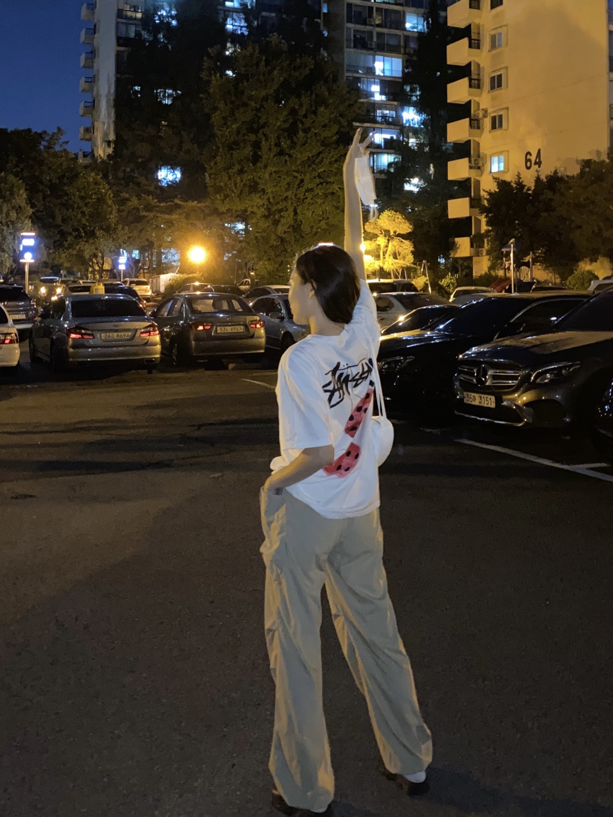 Stussy Fuzzy Dice T-Shirt White 착용 스타일 - 2