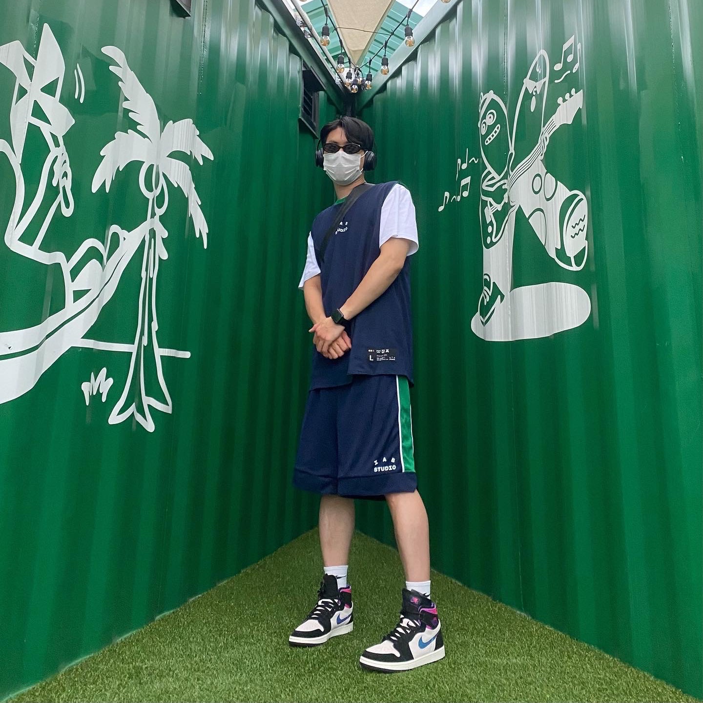 IAB Studio Reversible Jersey & Shorts Set Navy Green - 22FW, Jordan 1 x Paris Saint-Germain Zoom Air CMFT 착용 스타일