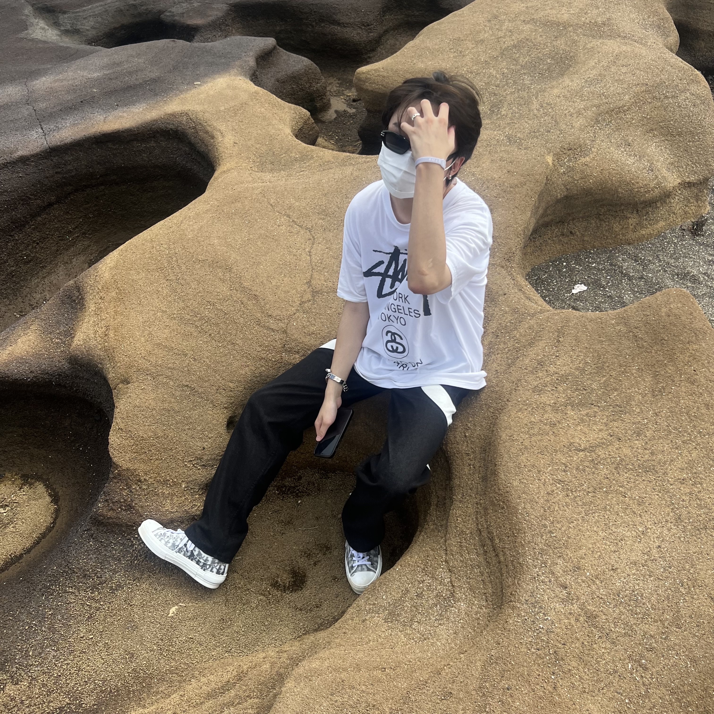 Stussy World Tour T-Shirt White, Dior B23 Low Dior Oblique White & Black 착용 스타일 - 2