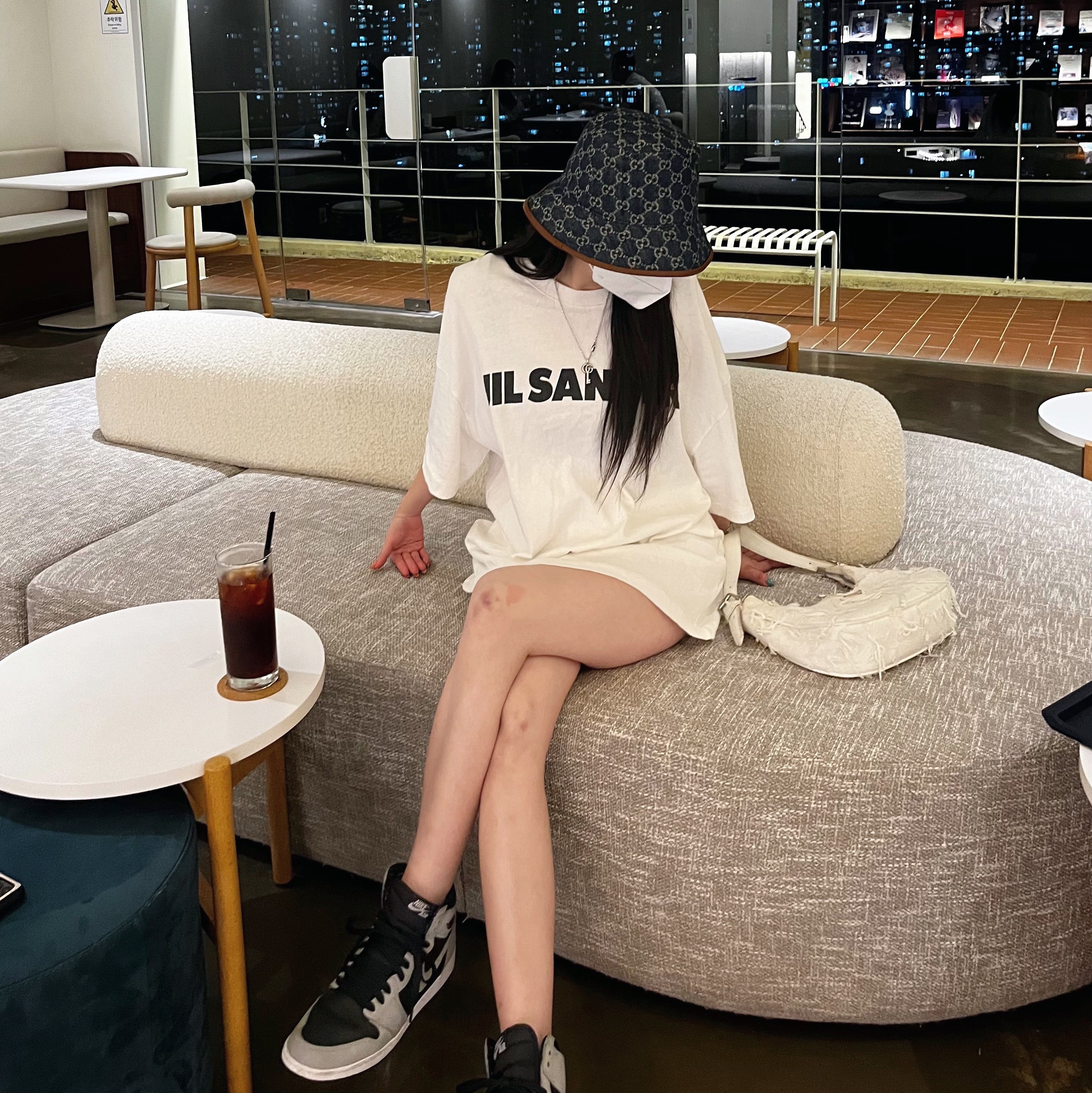 Jil Sander Logo T-Shirt Natural - 22FW, Jordan 1 Retro High OG Shadow 2.0 착용 스타일