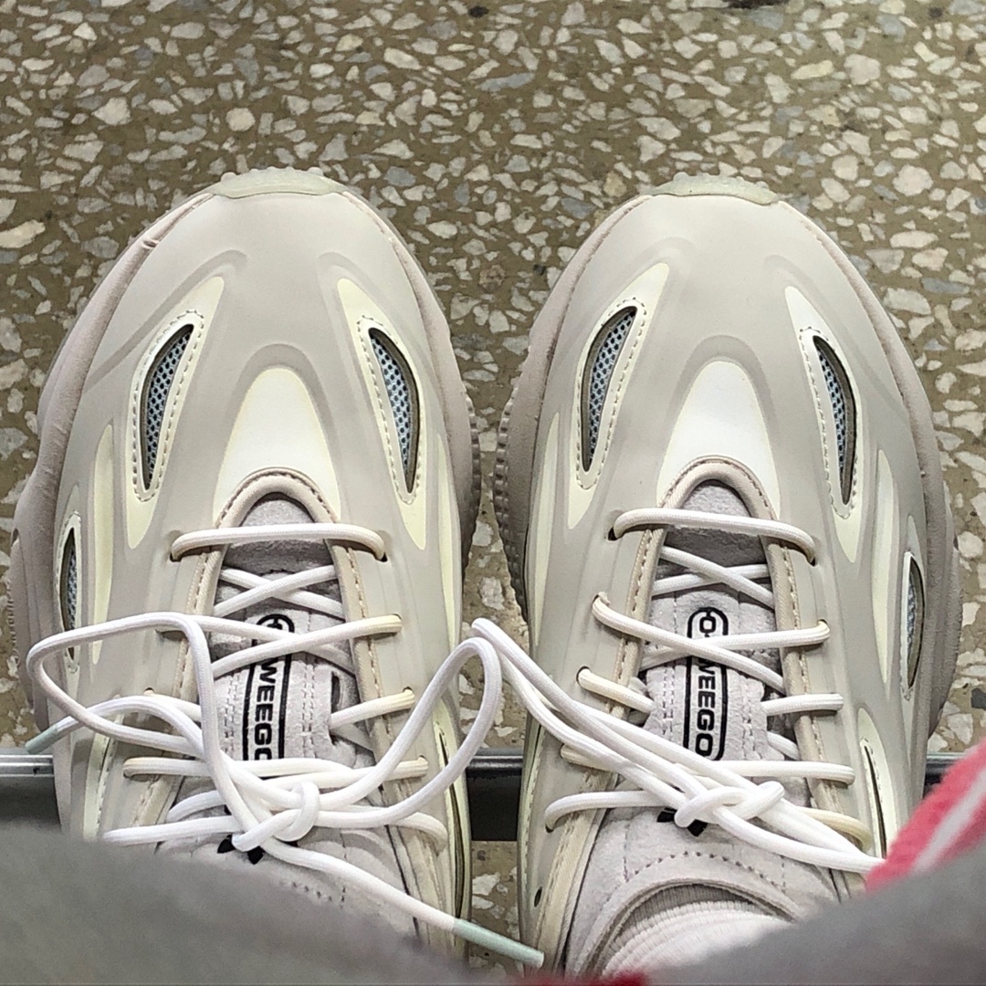 Adidas Ozweego Celox Cloud White 착용 스타일