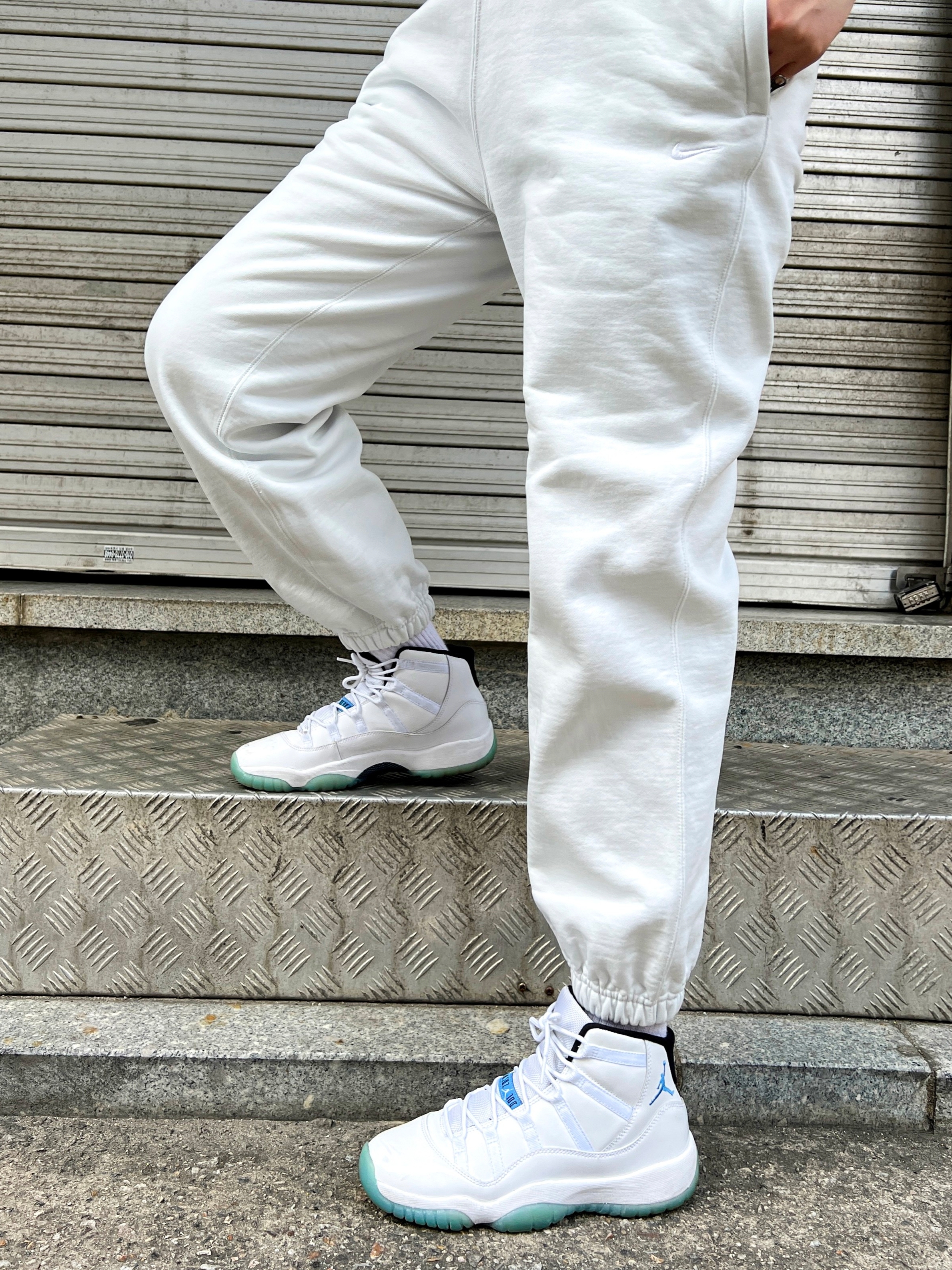 (W) Nike NRG Solo Swoosh Fleece Pants Summit White - Asia, Jordan 11 Retro Legend Blue 2014 착용 스타일