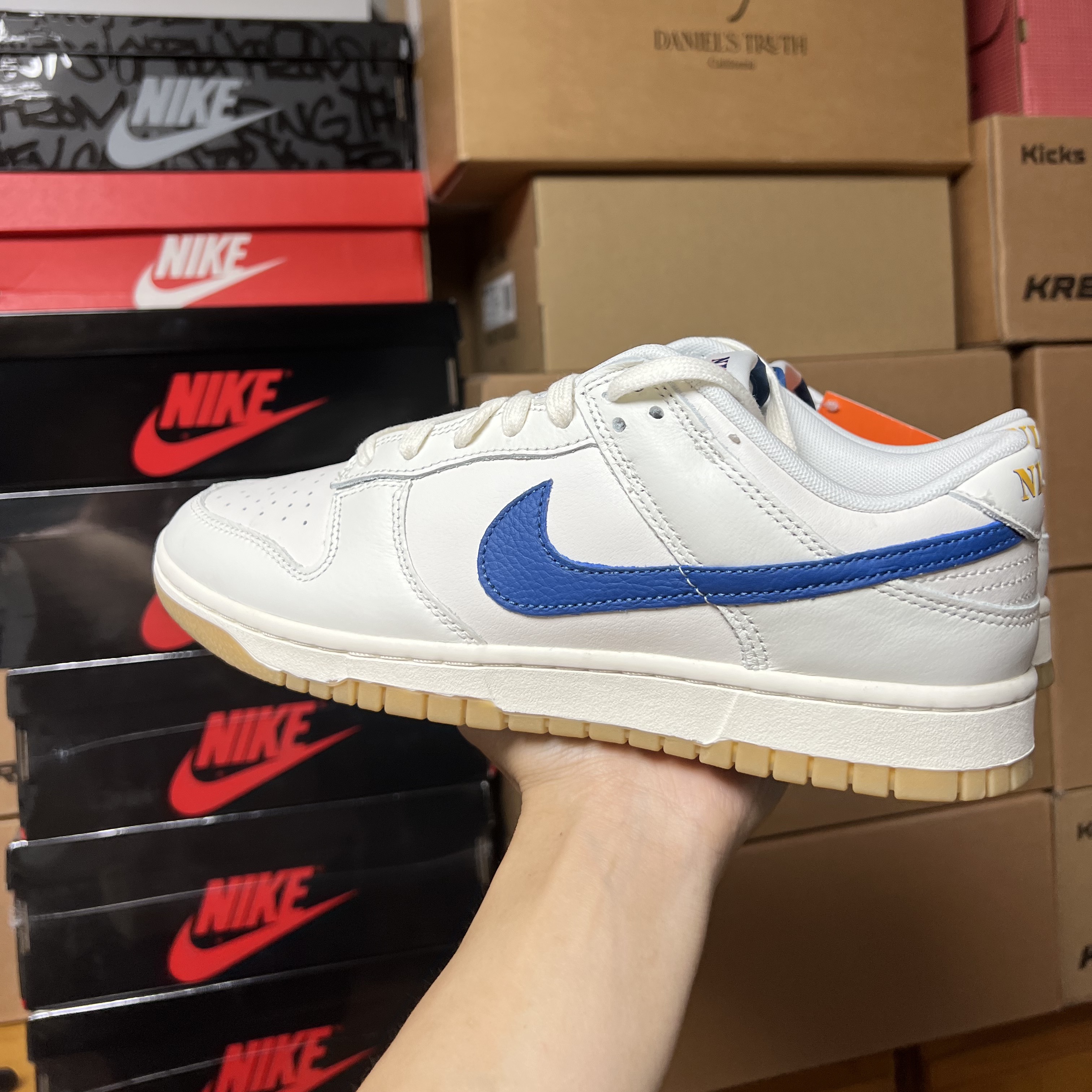 Nike Dunk Low SE Sail Dark Marina Blue 착용 스타일 - 5