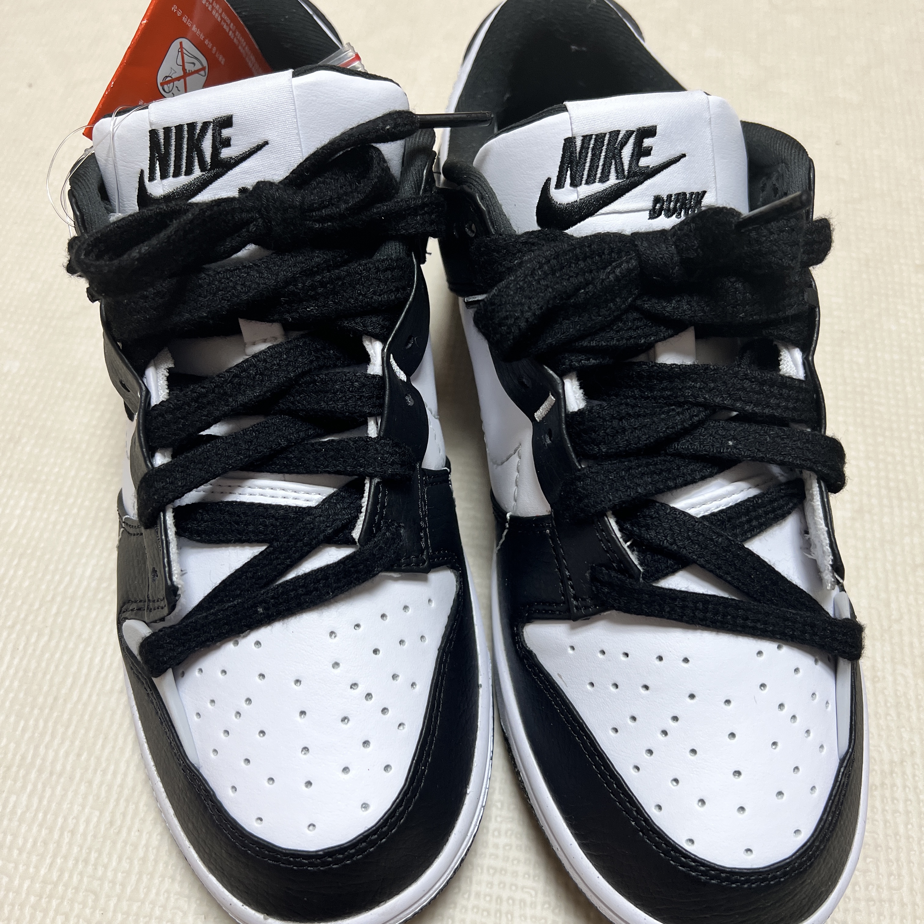 (W) Nike Dunk Low Disrupt 2 Black White 착용 스타일 - 3