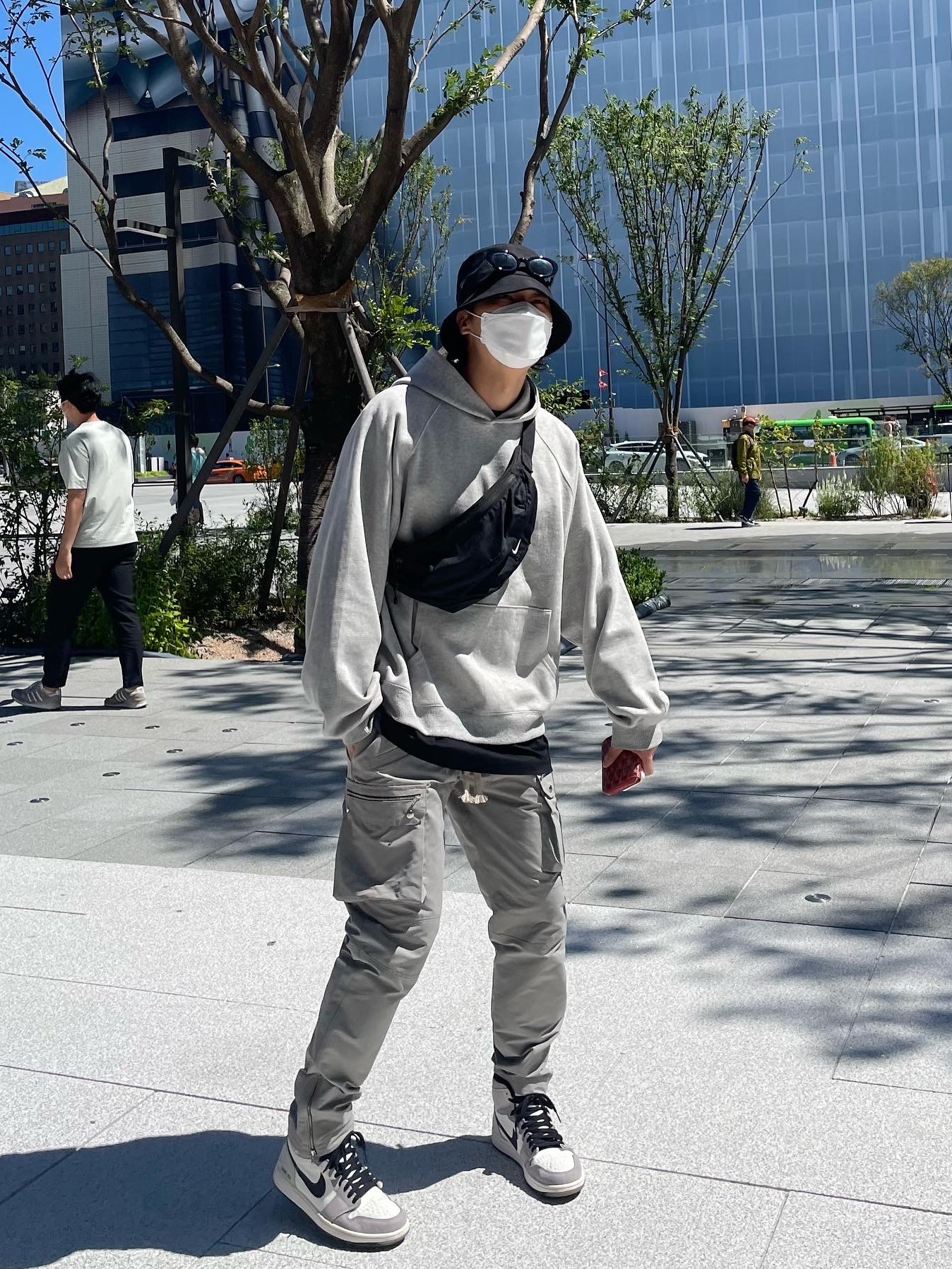 Jordan 1 Element Gore-Tex Sail, Permanent Archive Side Pocket Zip Pants Foggy 착용 스타일 - 1
