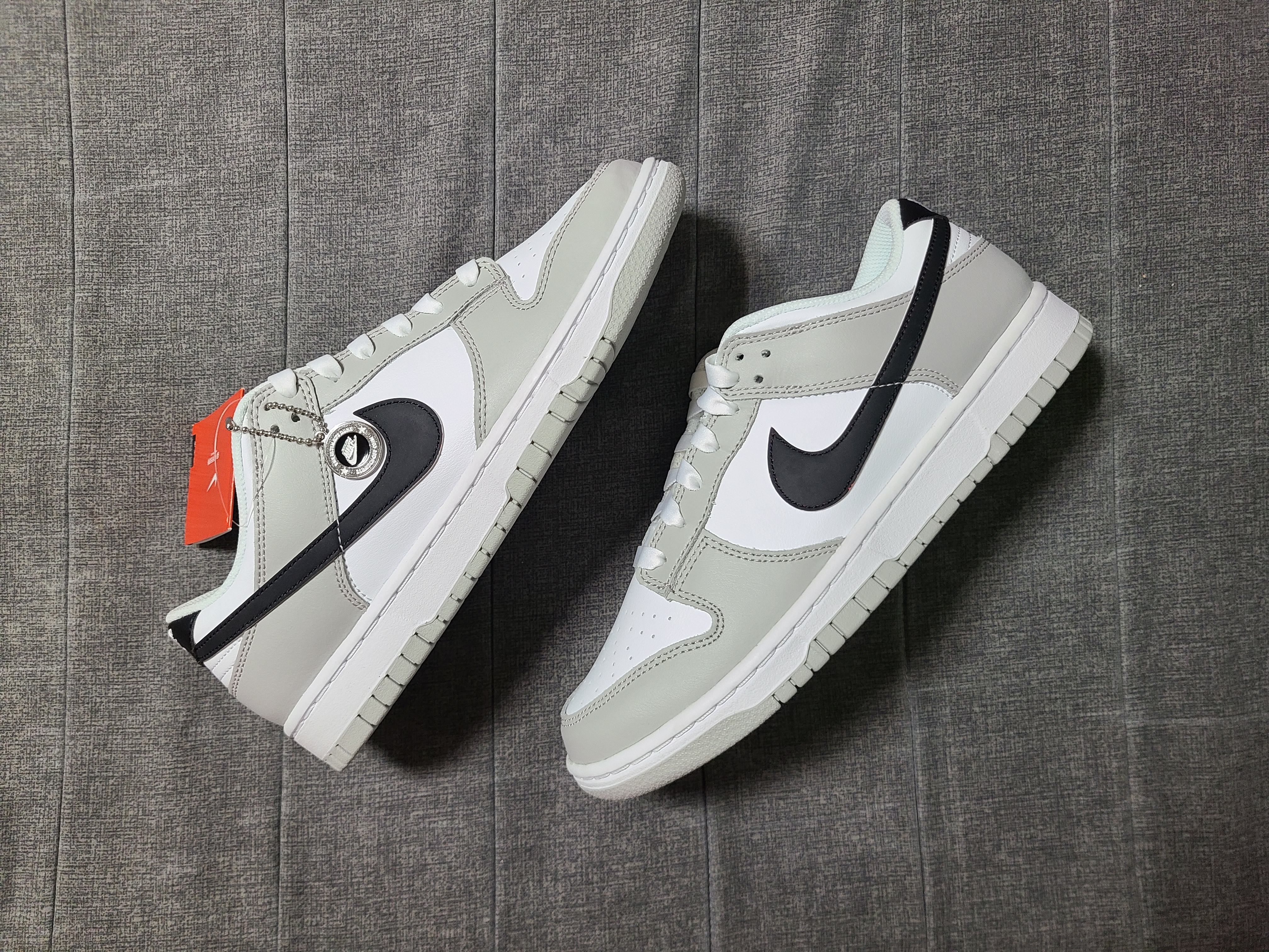 Nike Dunk Low Retro SE Jackpot Grey Fog 착용 스타일
