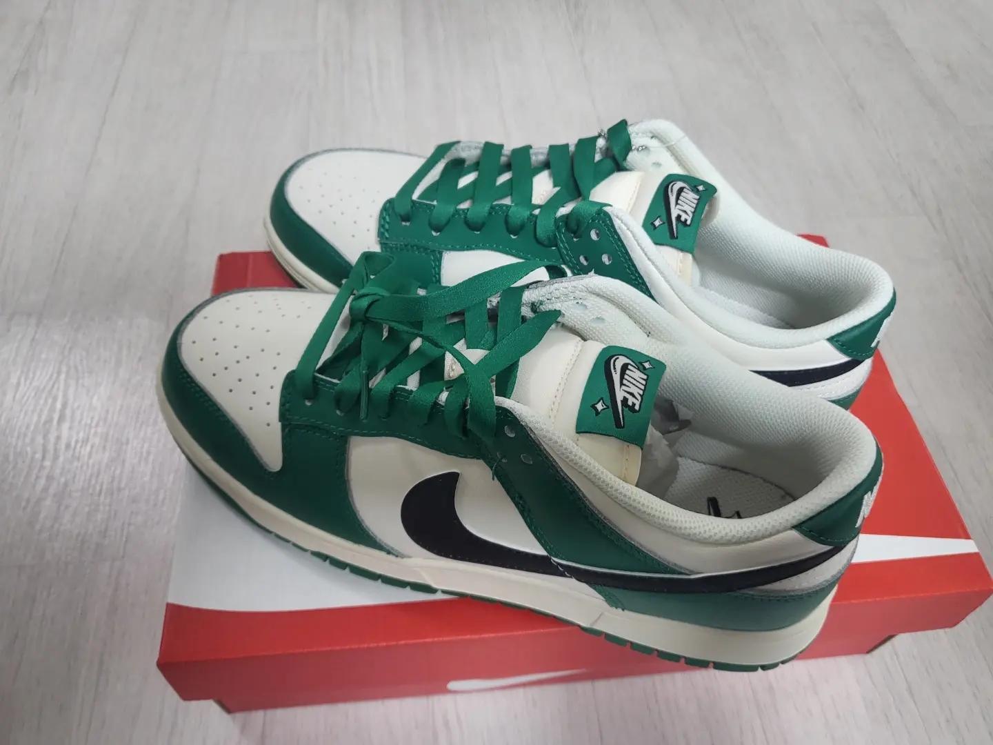Nike Dunk Low Retro SE Jackpot Malachite 착용 스타일 - 2