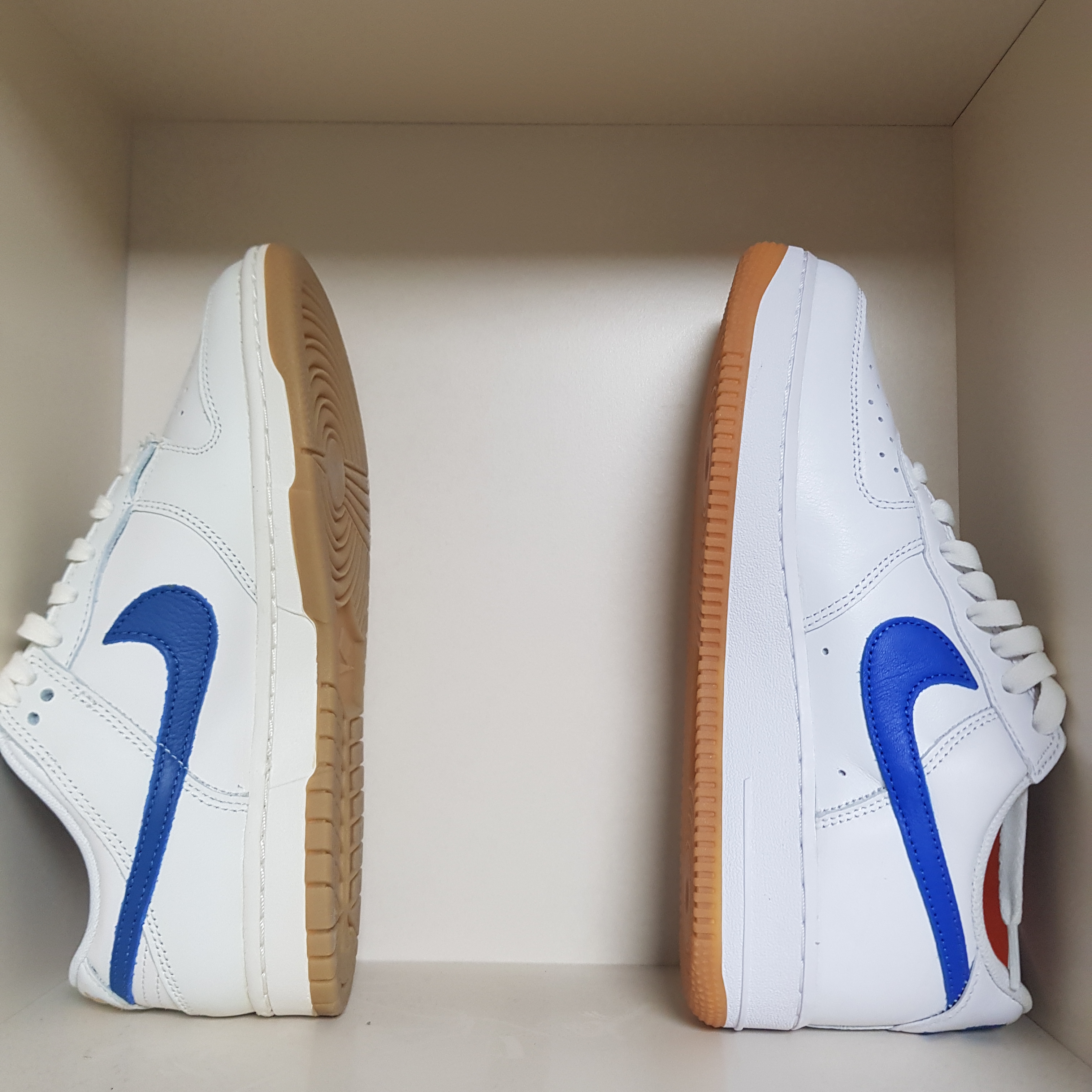 Nike Dunk Low SE Sail Dark Marina Blue, Nike Air Force 1 Low Retro Color of the Month Varsity Royal 착용 스타일 - 2