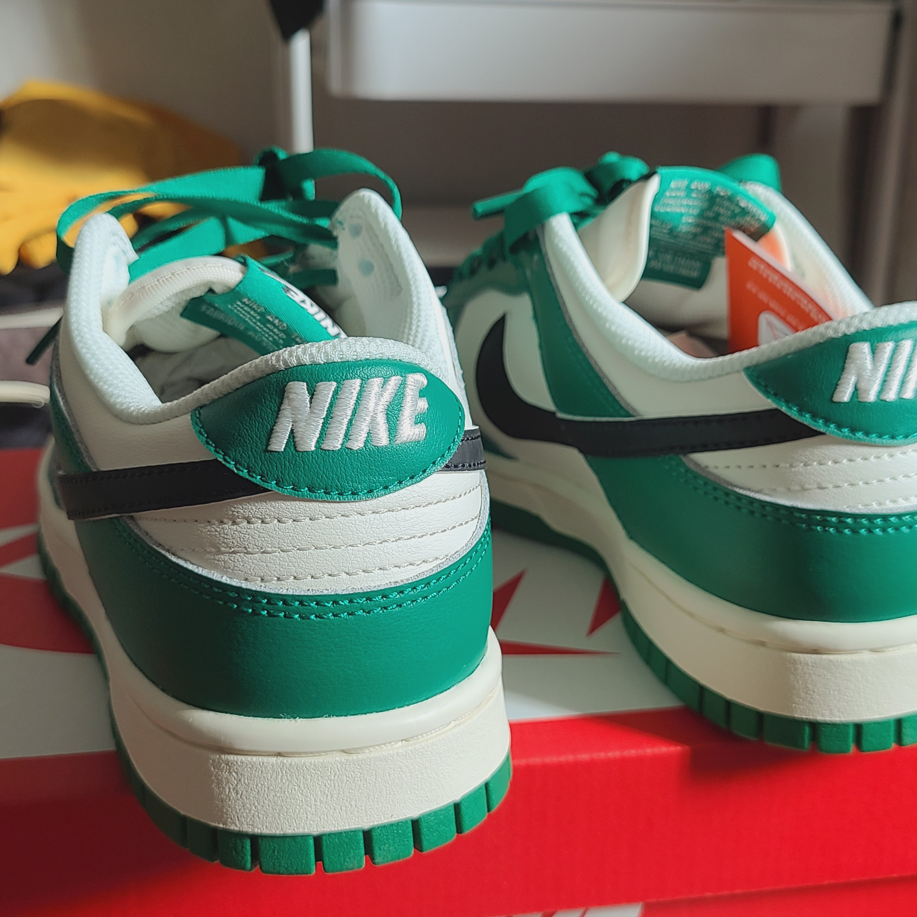 Nike Dunk Low Retro SE Jackpot Malachite 착용 스타일 - 3