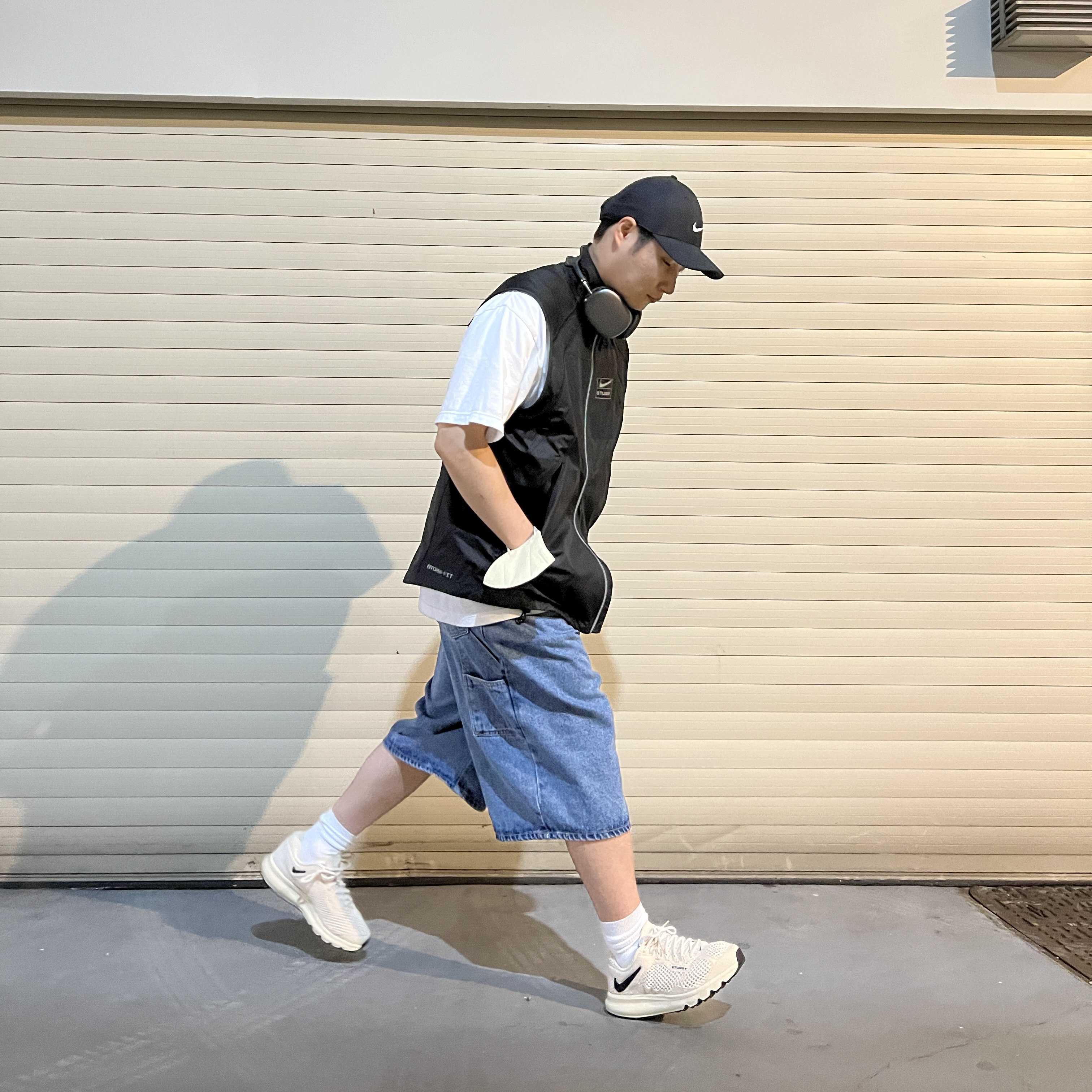 Nike x Stussy Air Max 2013 Fossil, Nike x Stussy NRG FL Storm-Fit Jacket Black (DO5304-010) 착용 스타일