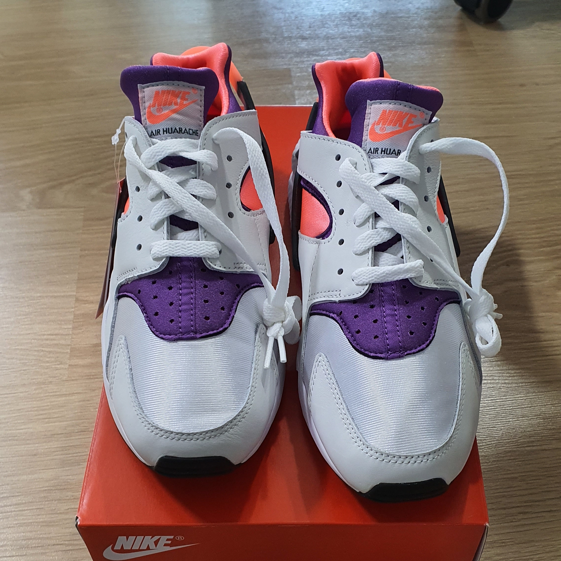 Nike Air Huarache OG Bright Mango 착용 스타일 - 2