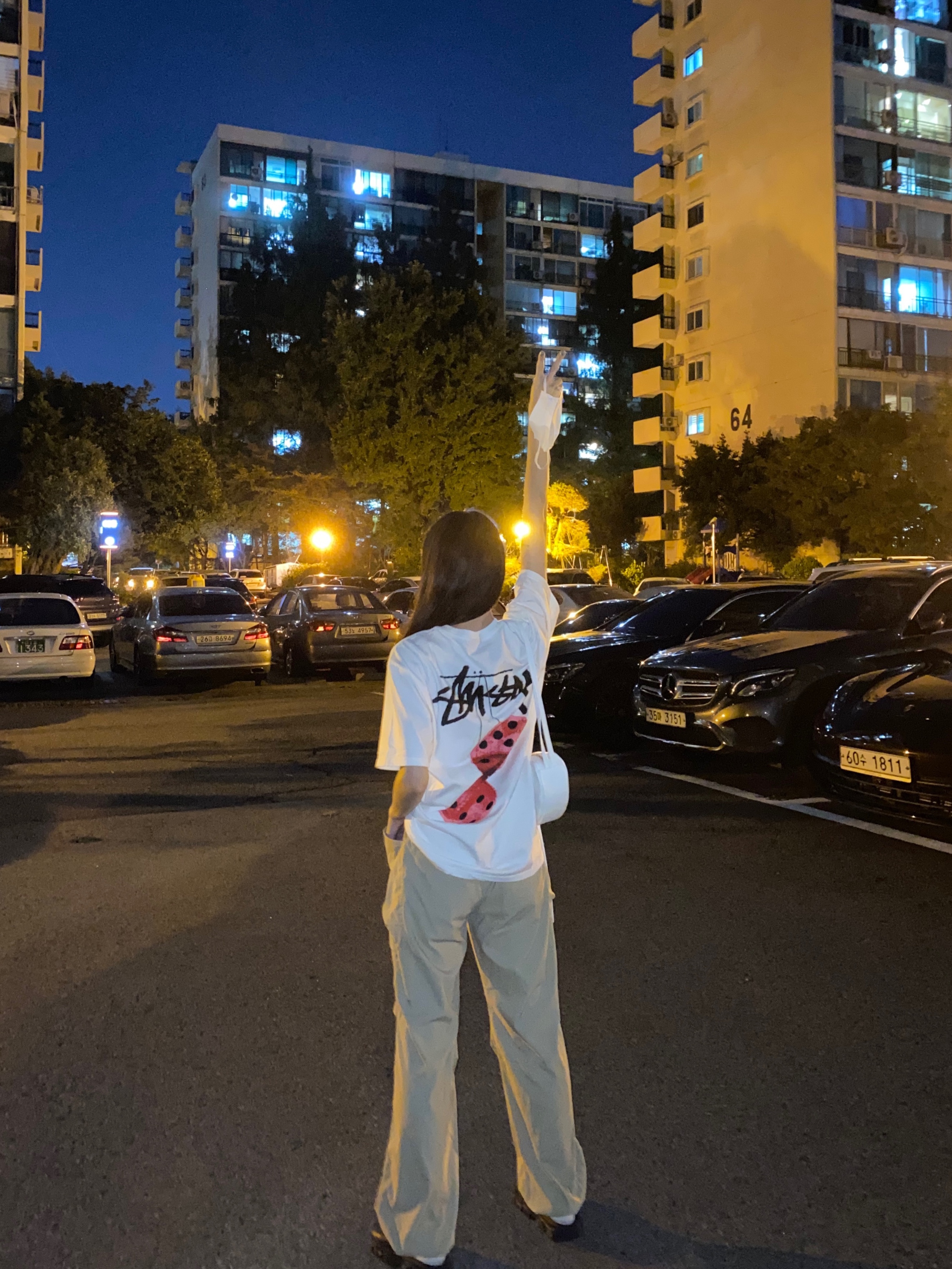 Stussy Fuzzy Dice T-Shirt White 착용 스타일 - 1