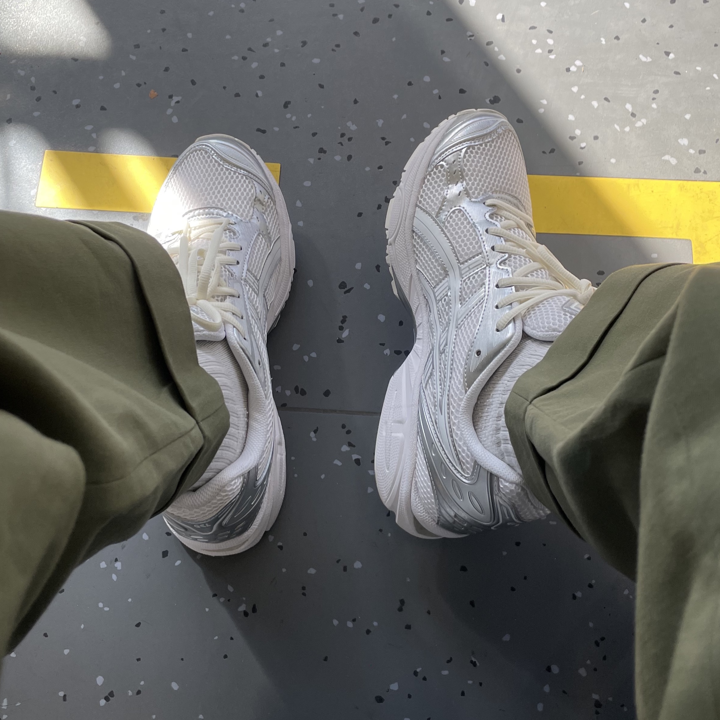 Asics x JJJJound Gel-Kayano 14 Silver White 착용 스타일