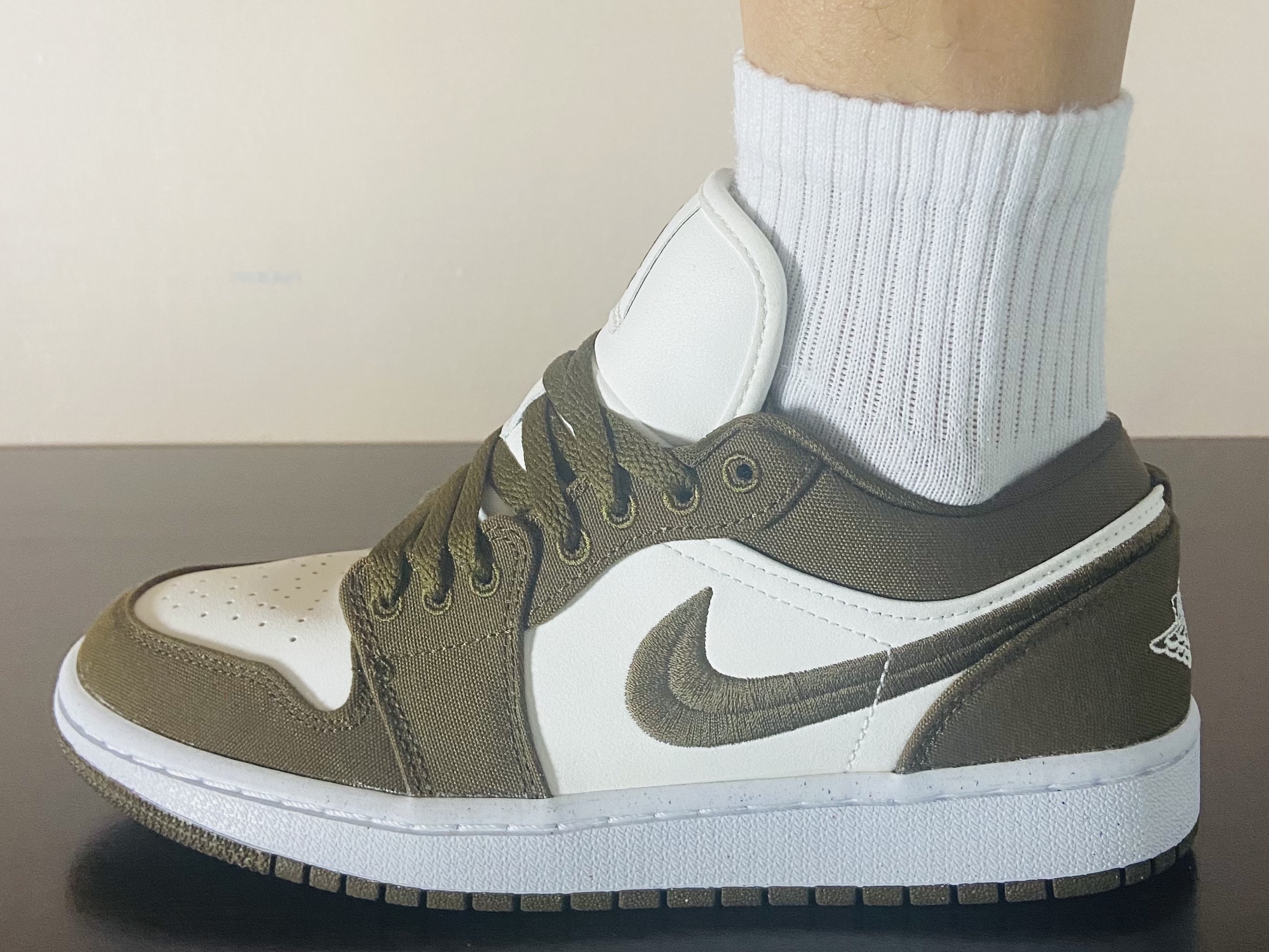 (W) Jordan 1 Low SE Light Olive 착용 스타일