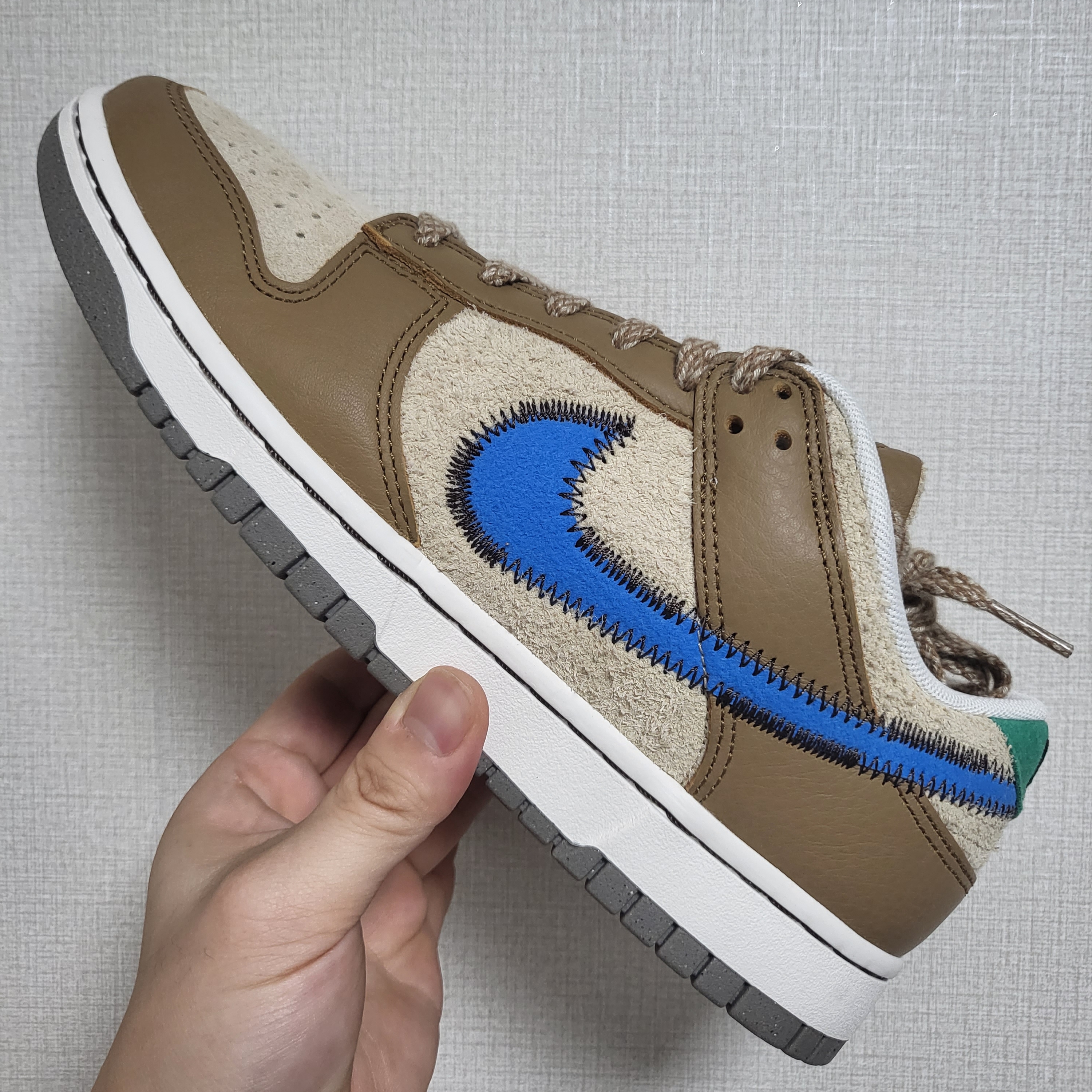 Nike x Size? Dunk Low Dark Driftwood Photo Blue 착용 스타일