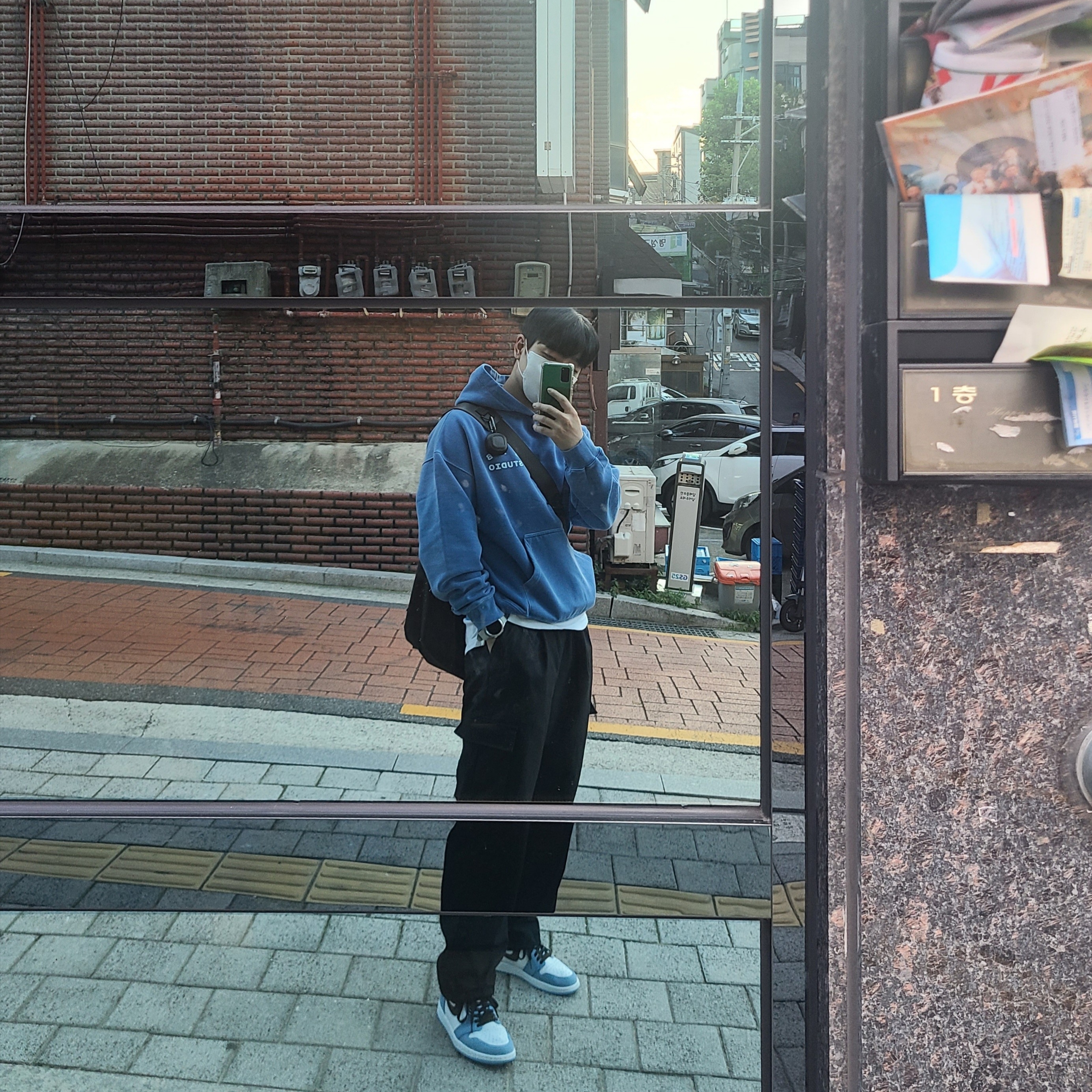IAB Studio Pigment Hoodie Royal Blue - 22FW, Jordan 1 Retro High OG University Blue 착용 스타일