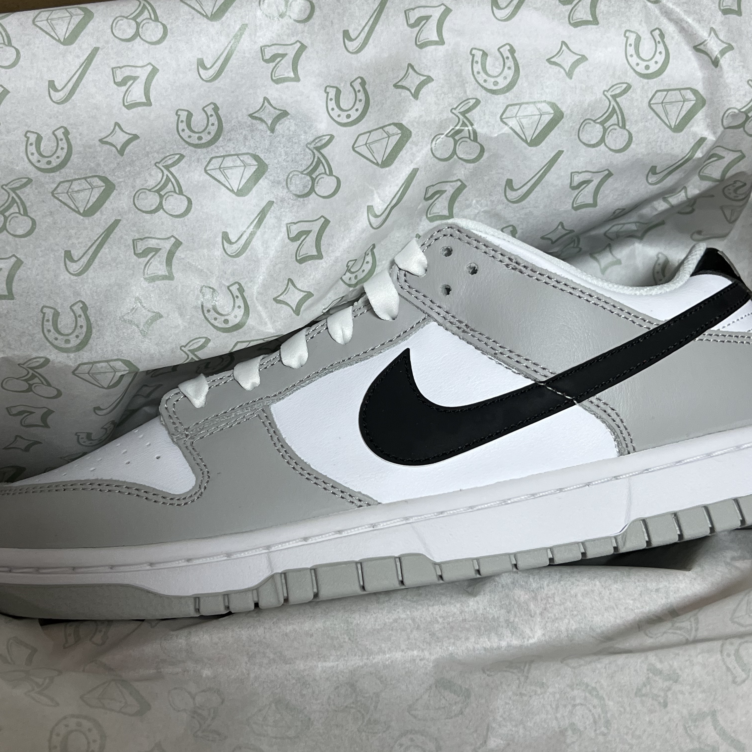 Nike Dunk Low Retro SE Jackpot Grey Fog 착용 스타일 - 1