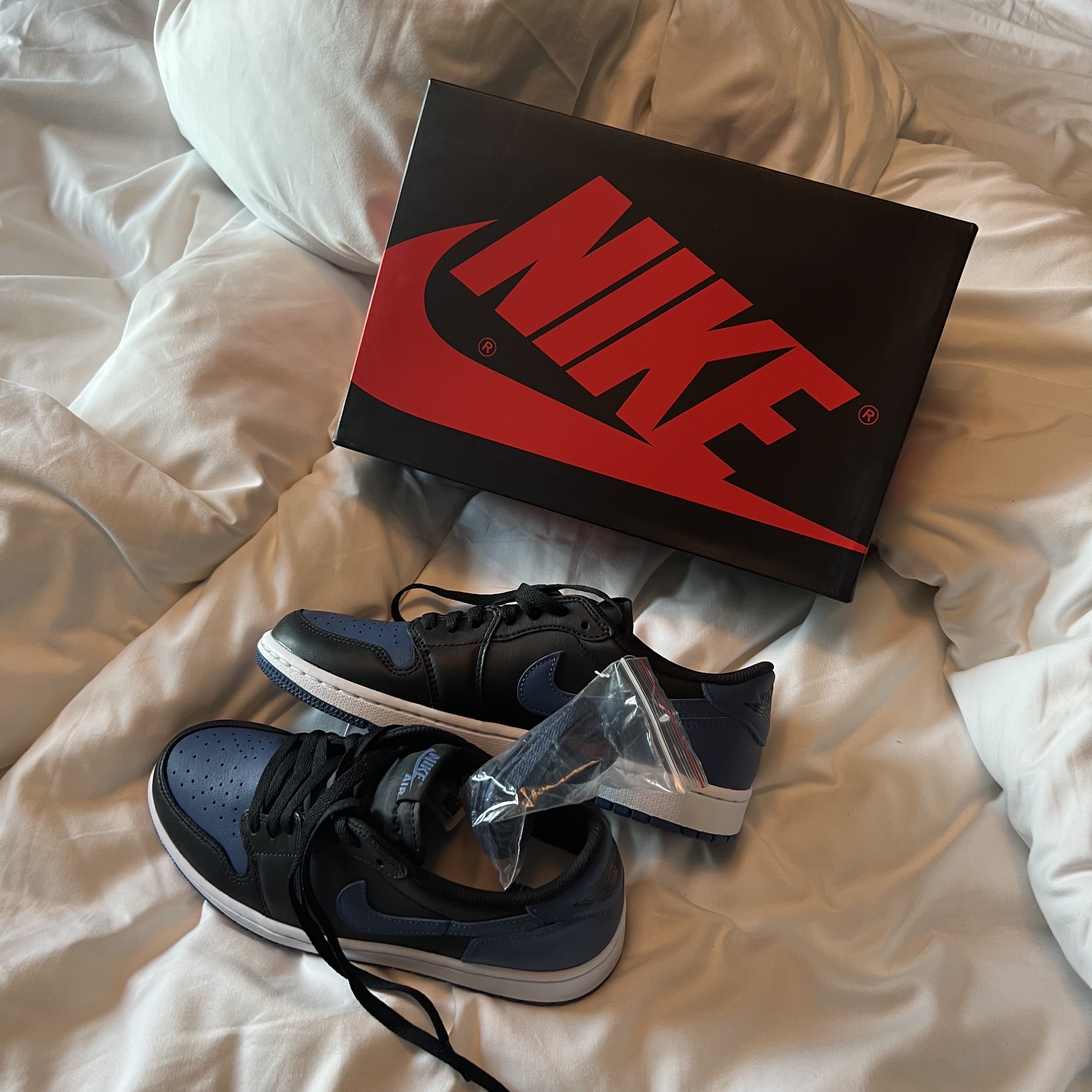 Jordan 1 Retro Low OG Mystic Navy 착용 스타일 - 1
