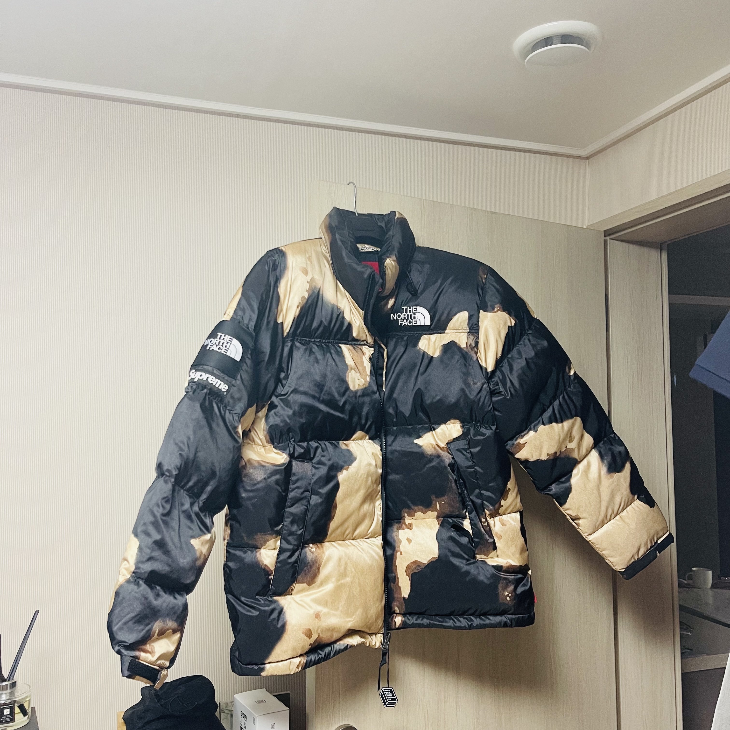 Supreme x The North Face Bleached Denim Print Nuptse Jacket Black - 21FW 착용 스타일 - 1