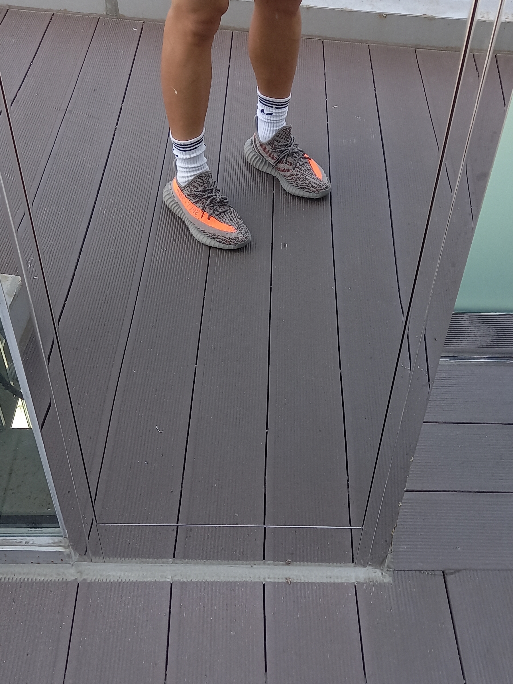 Adidas Yeezy Boost 350 V2 Beluga - Reflective 착용 스타일