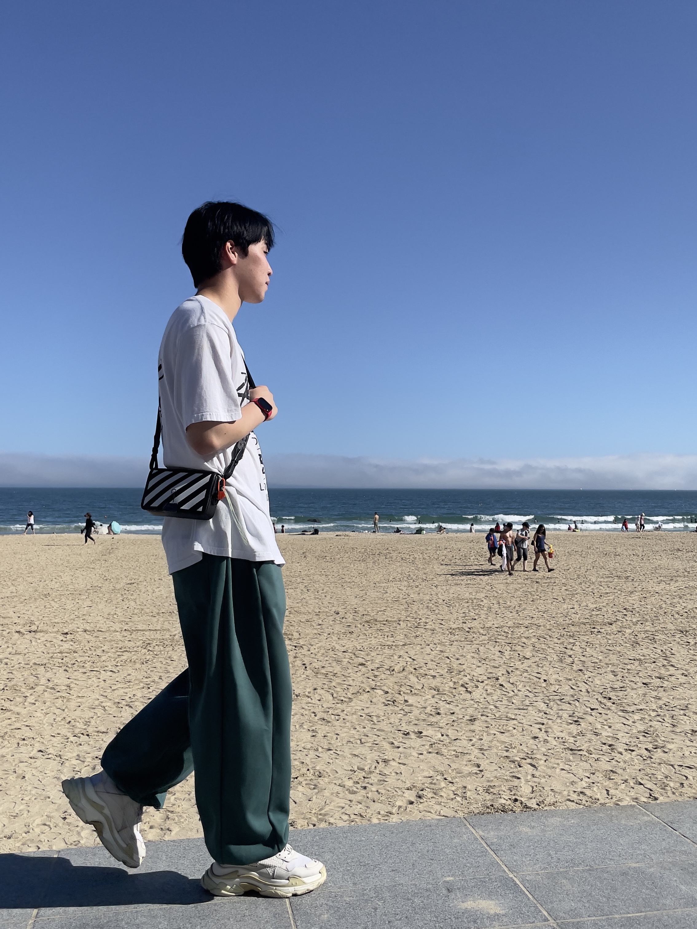 (W) Balenciaga Triple S Sneakers Double Foam and Mesh White, Stussy World Tour T-Shirt White 착용 스타일 - 2