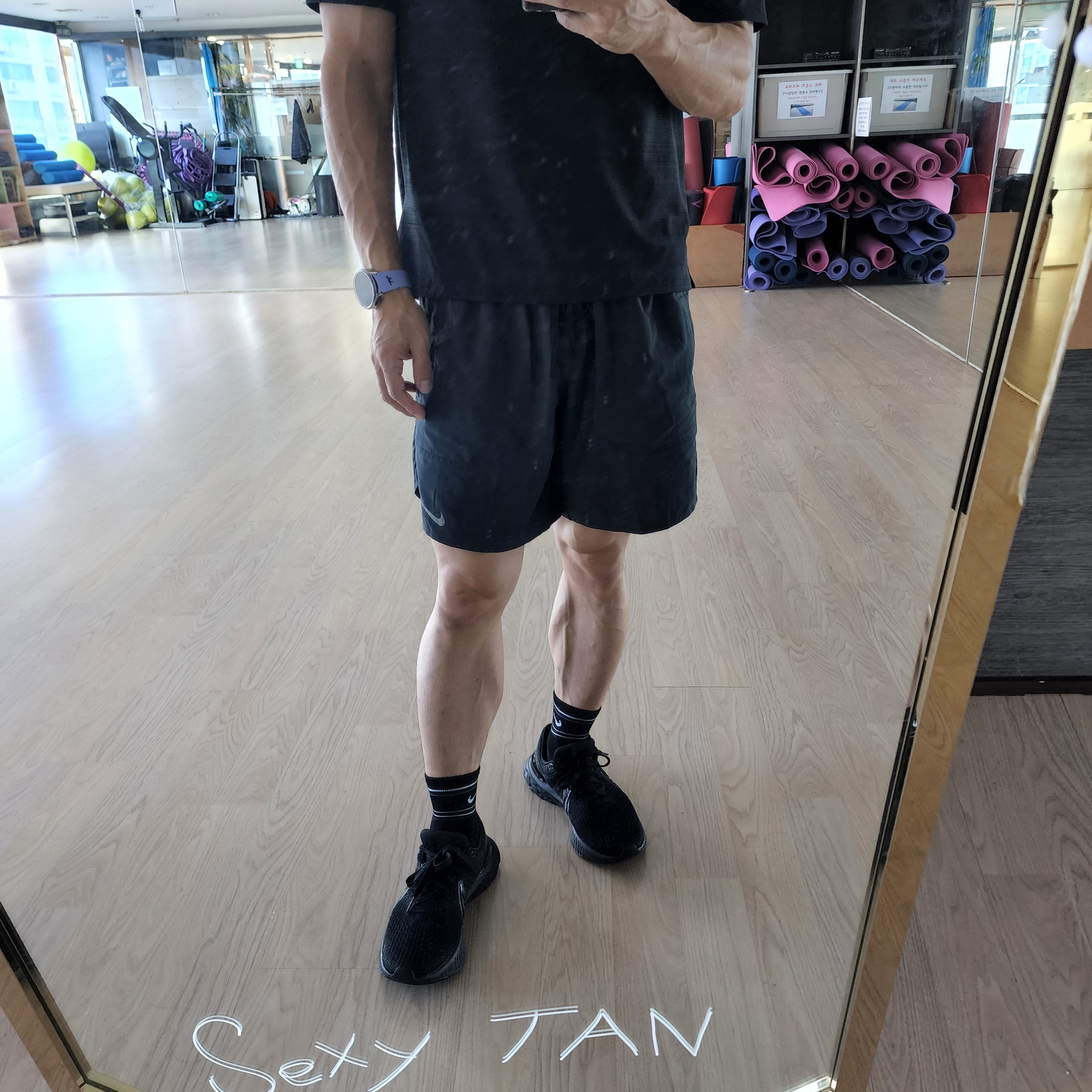 Nike React Infinity Run Flyknit 3 Triple Black 착용 스타일 - 2