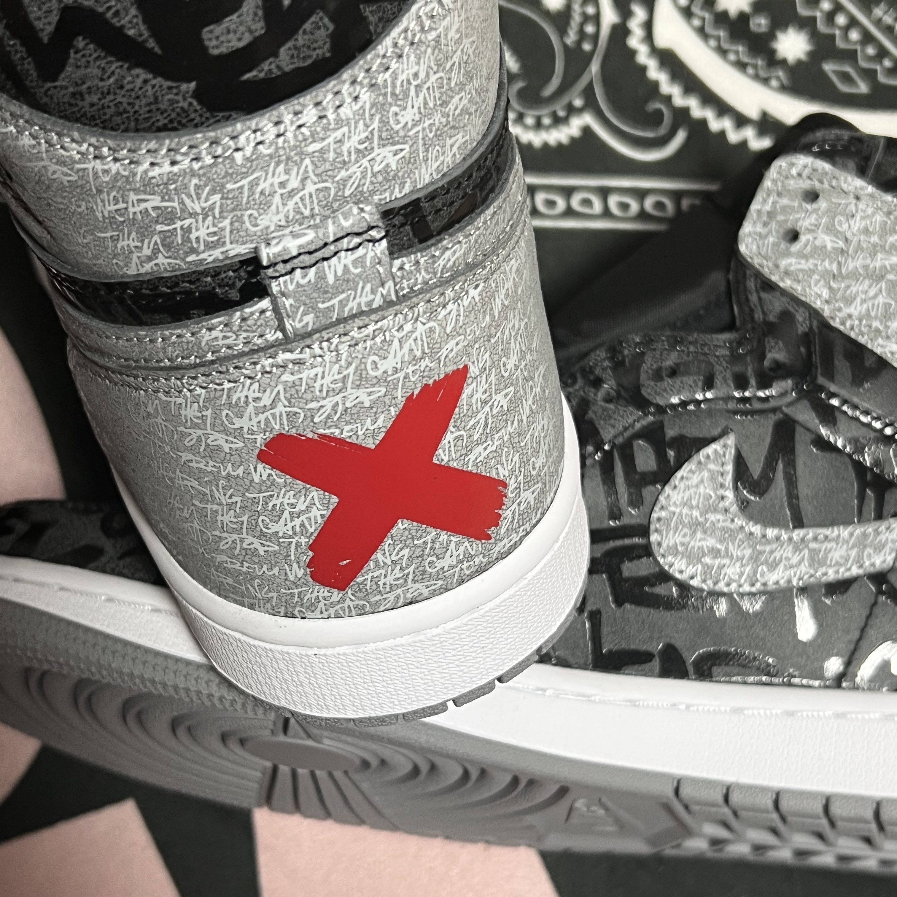 Jordan 1 Retro High OG Rebellionaire 착용 스타일 - 1