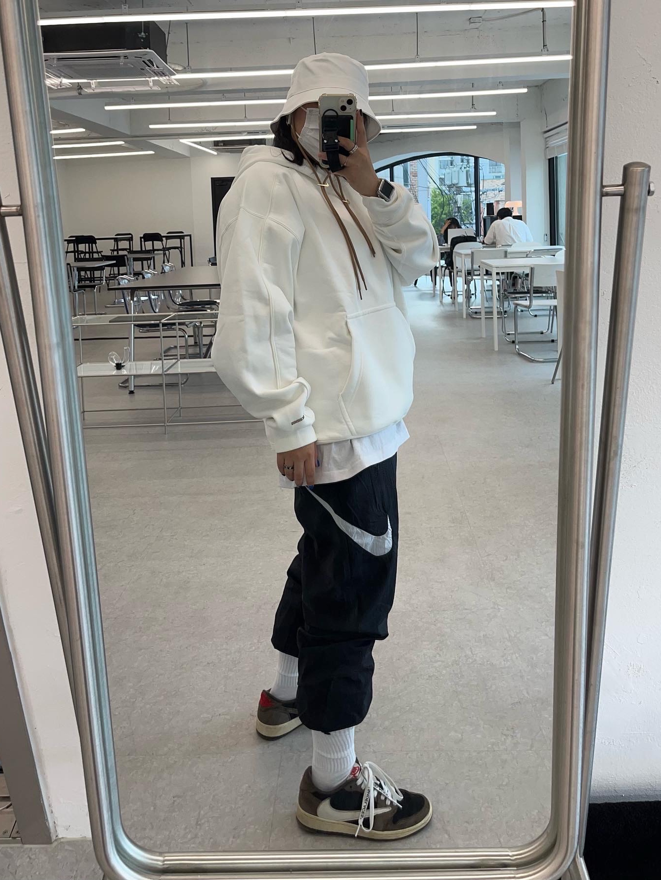 Nike x Jacquemus NRG Fleece Hoodie Sail - Asia, Nike x Jacquemus Bucket Hat White 착용 스타일