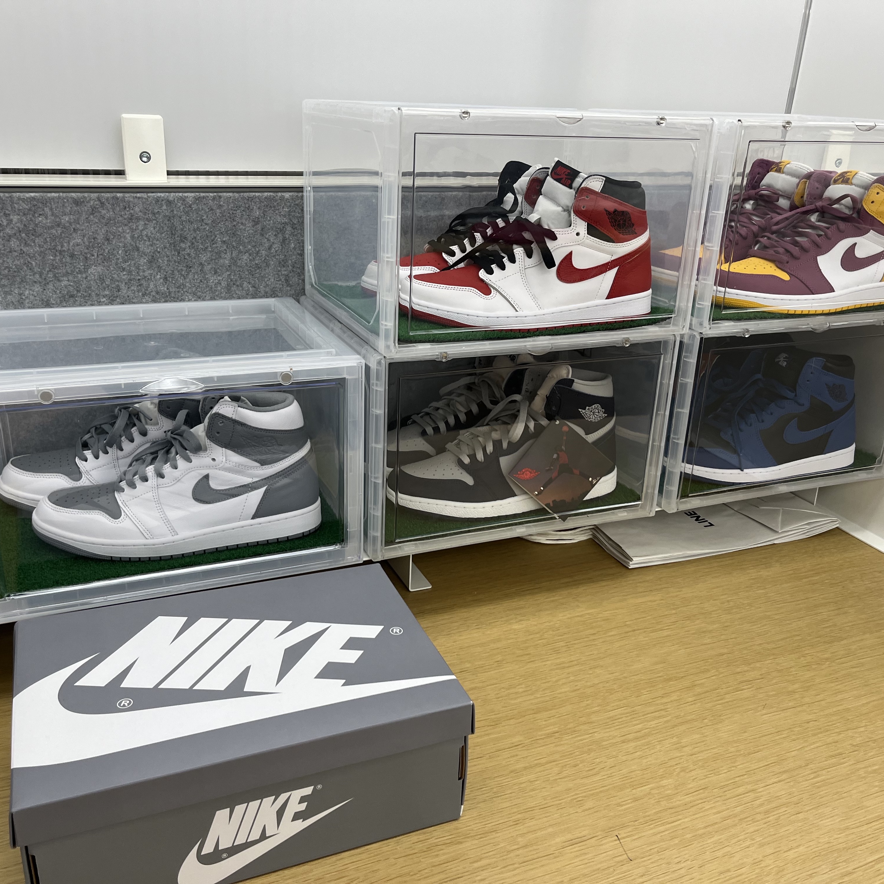 Jordan 1 Retro High OG Stealth 착용 스타일 - 2
