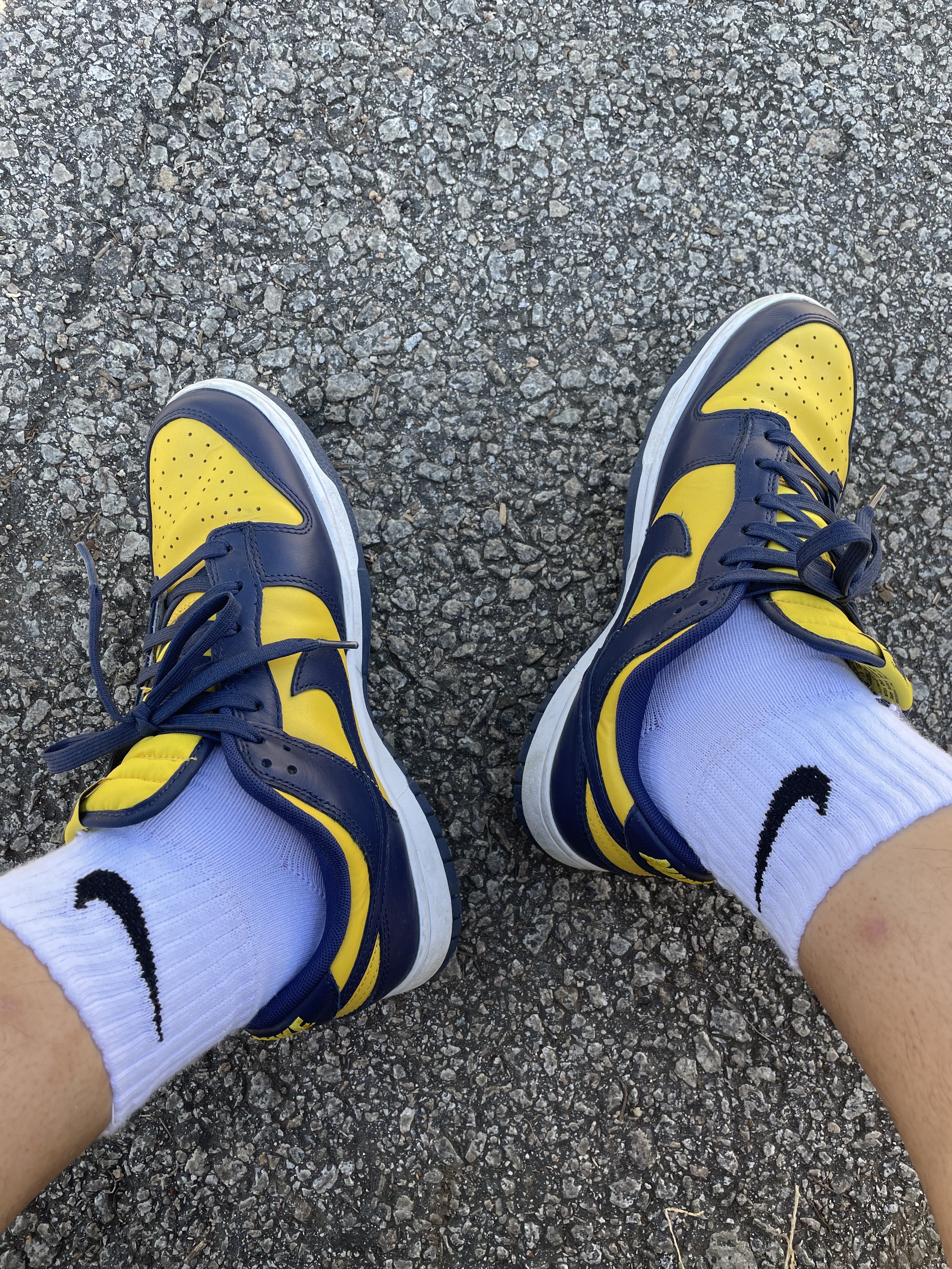 Nike Dunk Low Retro Varsity Maize 착용 스타일