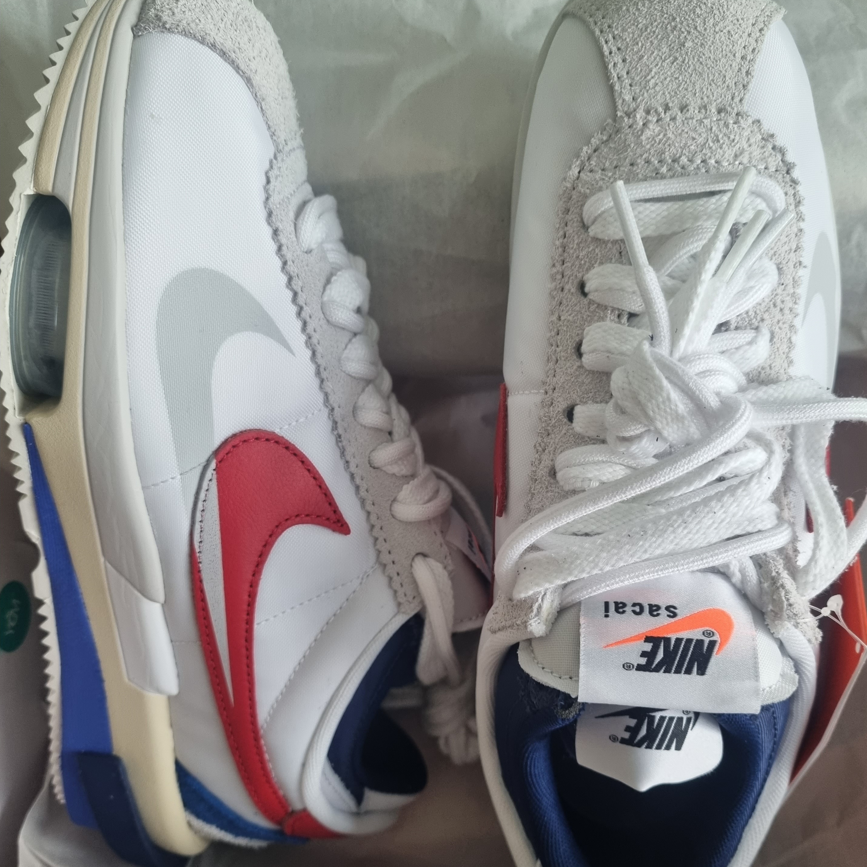Nike x Sacai Zoom Cortez SP White and University Red 착용 스타일