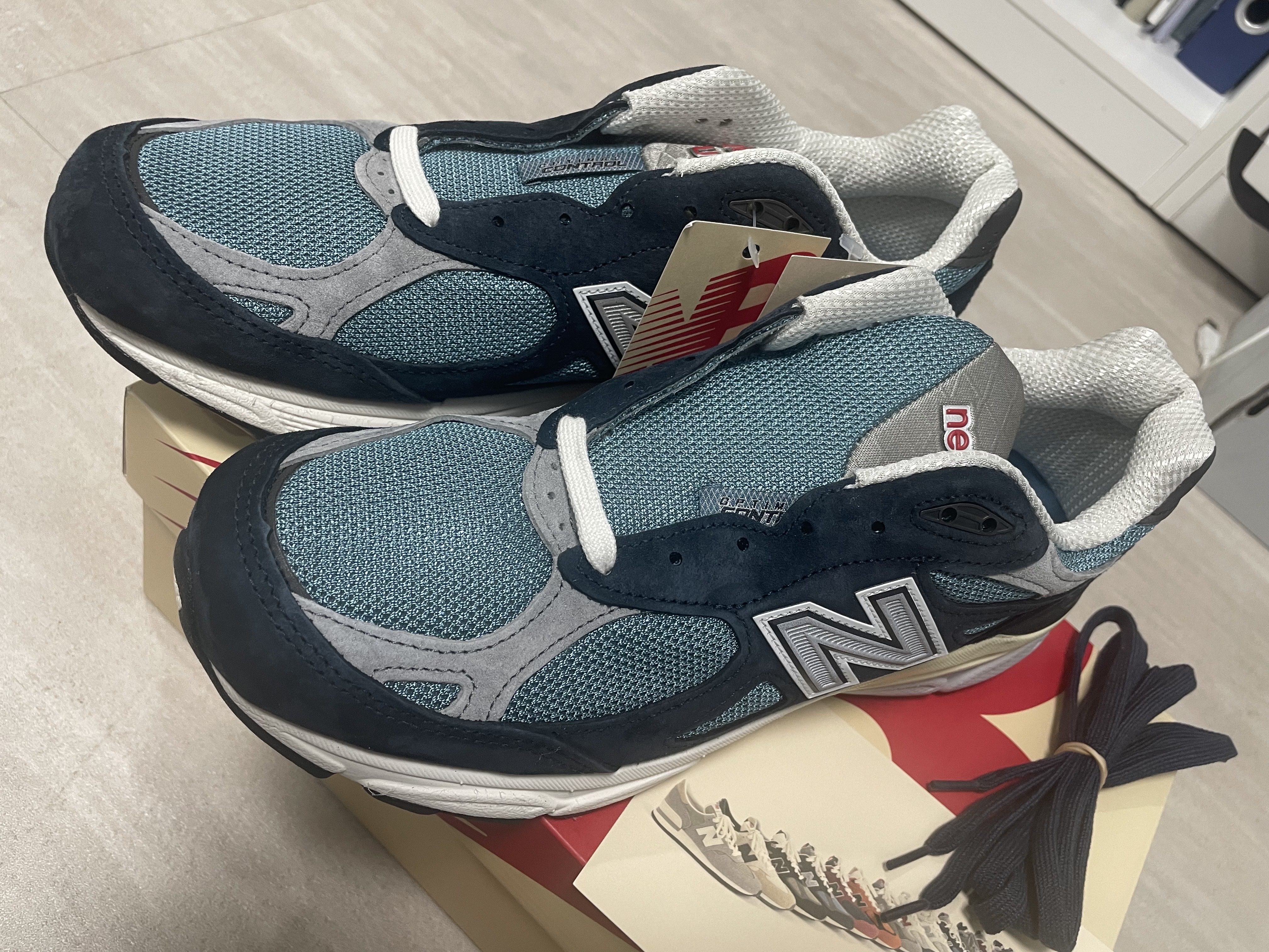 New Balance 990v3 Made in USA Navy Spring Tide 착용 스타일