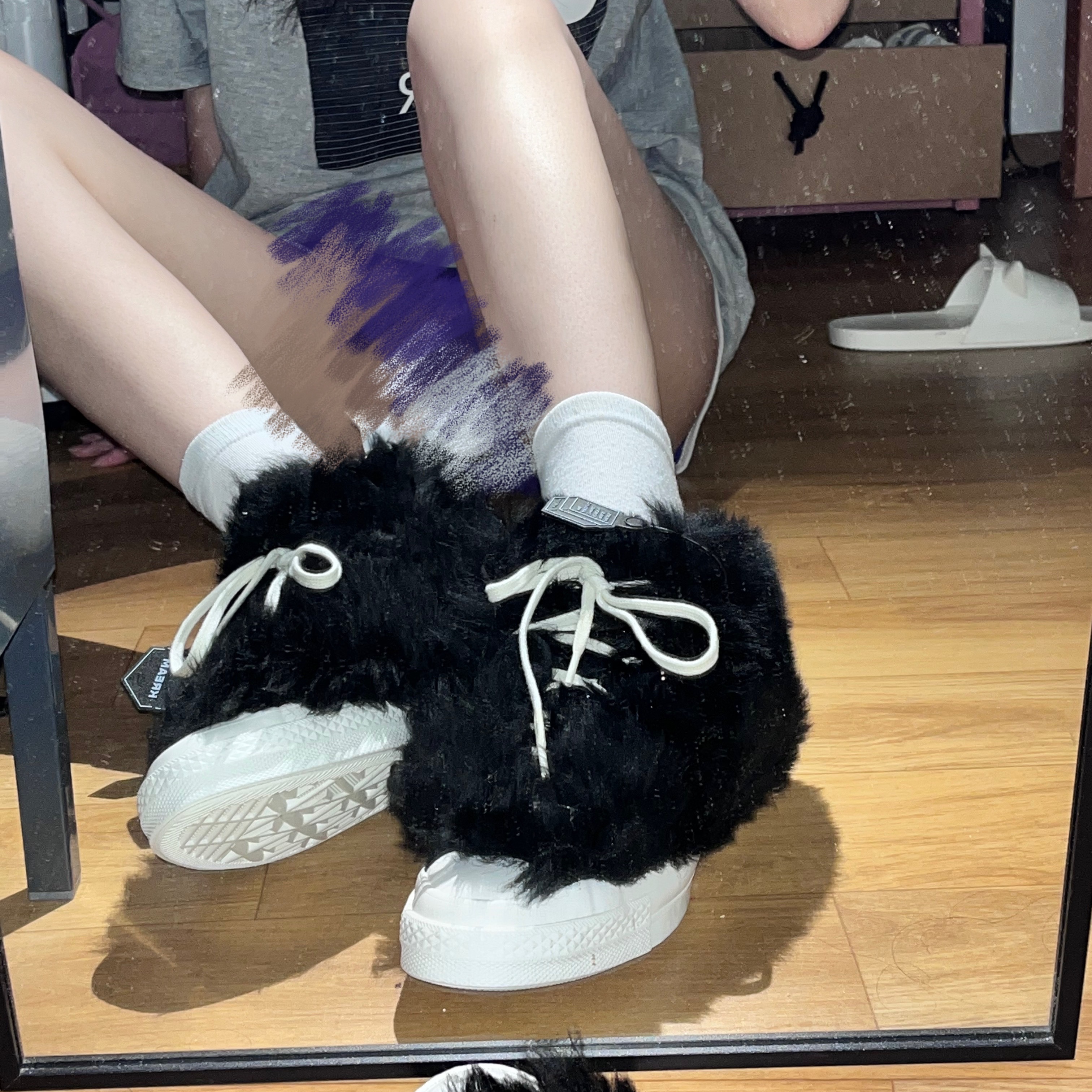 Converse x Ambush Chuck 70 Fuzzy Black 착용 스타일 - 2