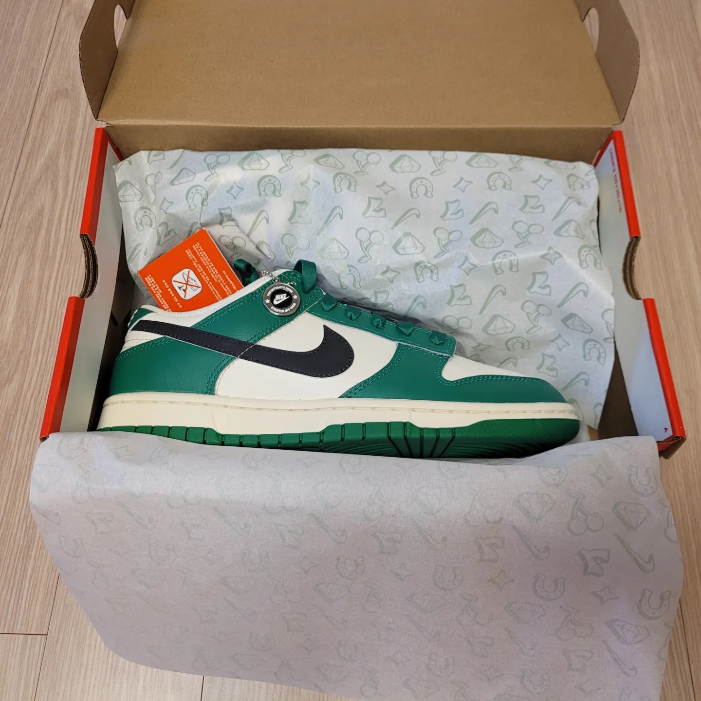 Nike Dunk Low Retro SE Jackpot Malachite 착용 스타일 - 2
