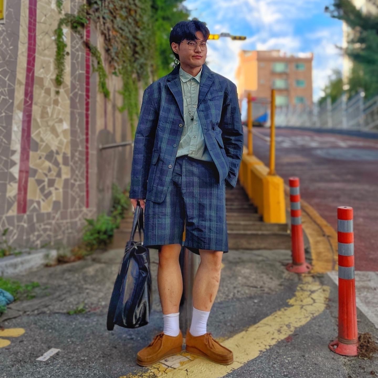 Clarks x Sporty & Rich Wallabee Off White 착용 스타일