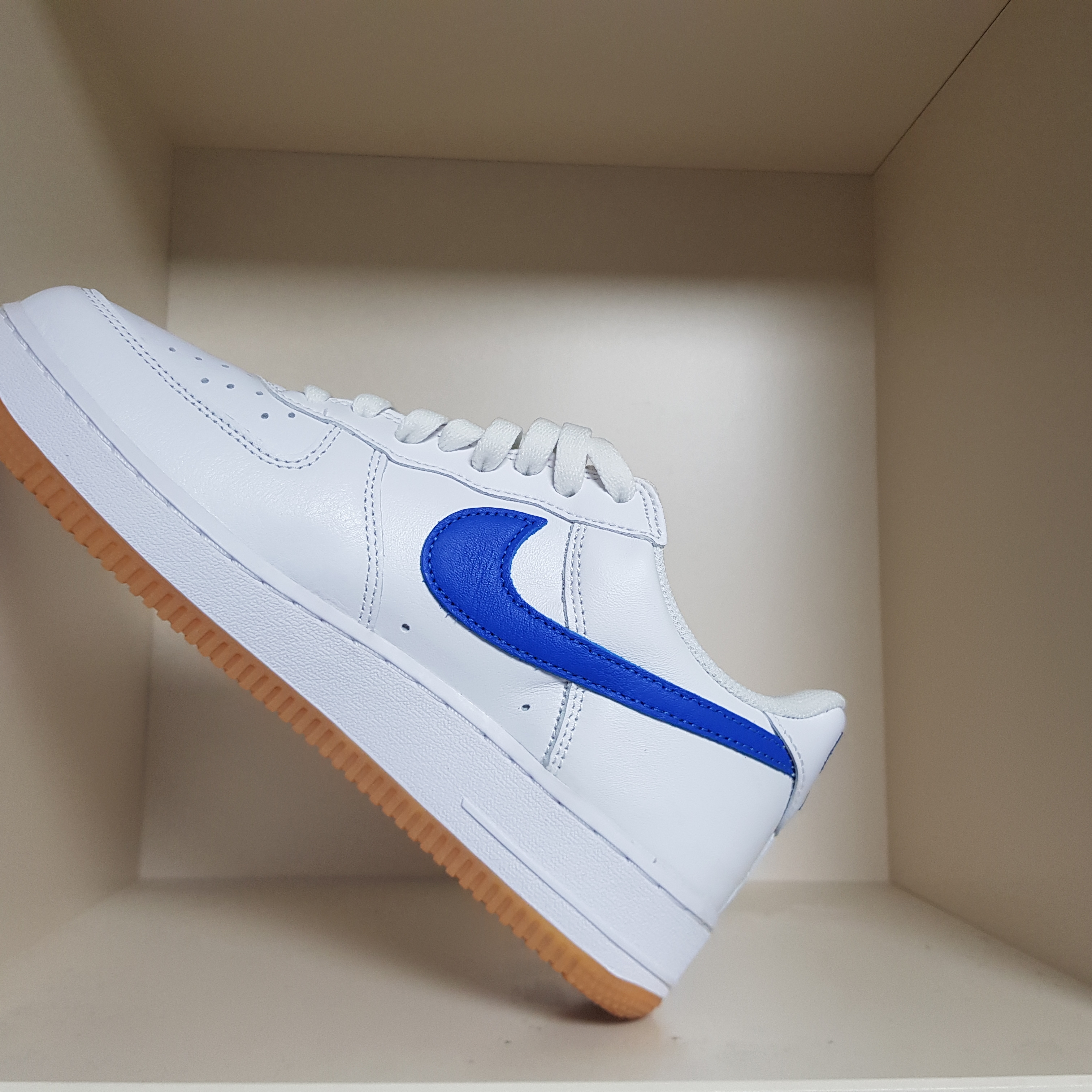 Nike Dunk Low SE Sail Dark Marina Blue, Nike Air Force 1 Low Retro Color of the Month Varsity Royal 착용 스타일 - 4