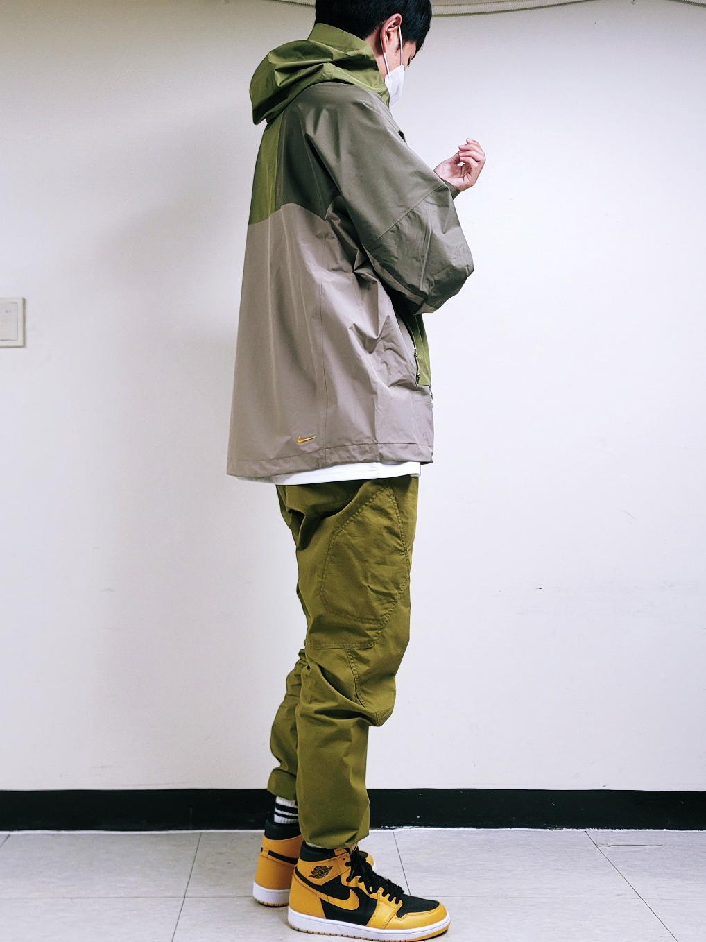 Nike ACG Storm-Fit ADV Cascade Rains Full Zip Shell Jacket Medium Olive - Asia, Jordan 1 Retro High OG Pollen 착용 스타일 - 2